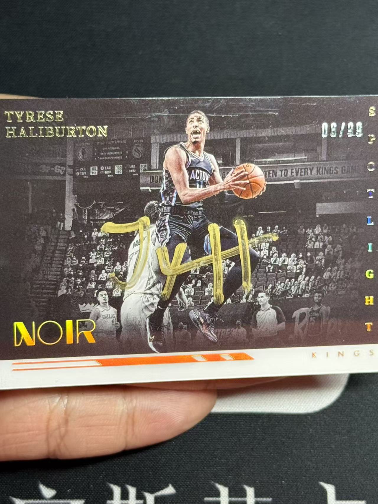2021-22 Panini Noir Tyrese Haliburton 【小来】泰雷塞 哈利伯顿 哈利波特 步行者 国王皮 横版 聚光灯 金笔签 99编 瑕疵墨迹如图 专收凑套必备