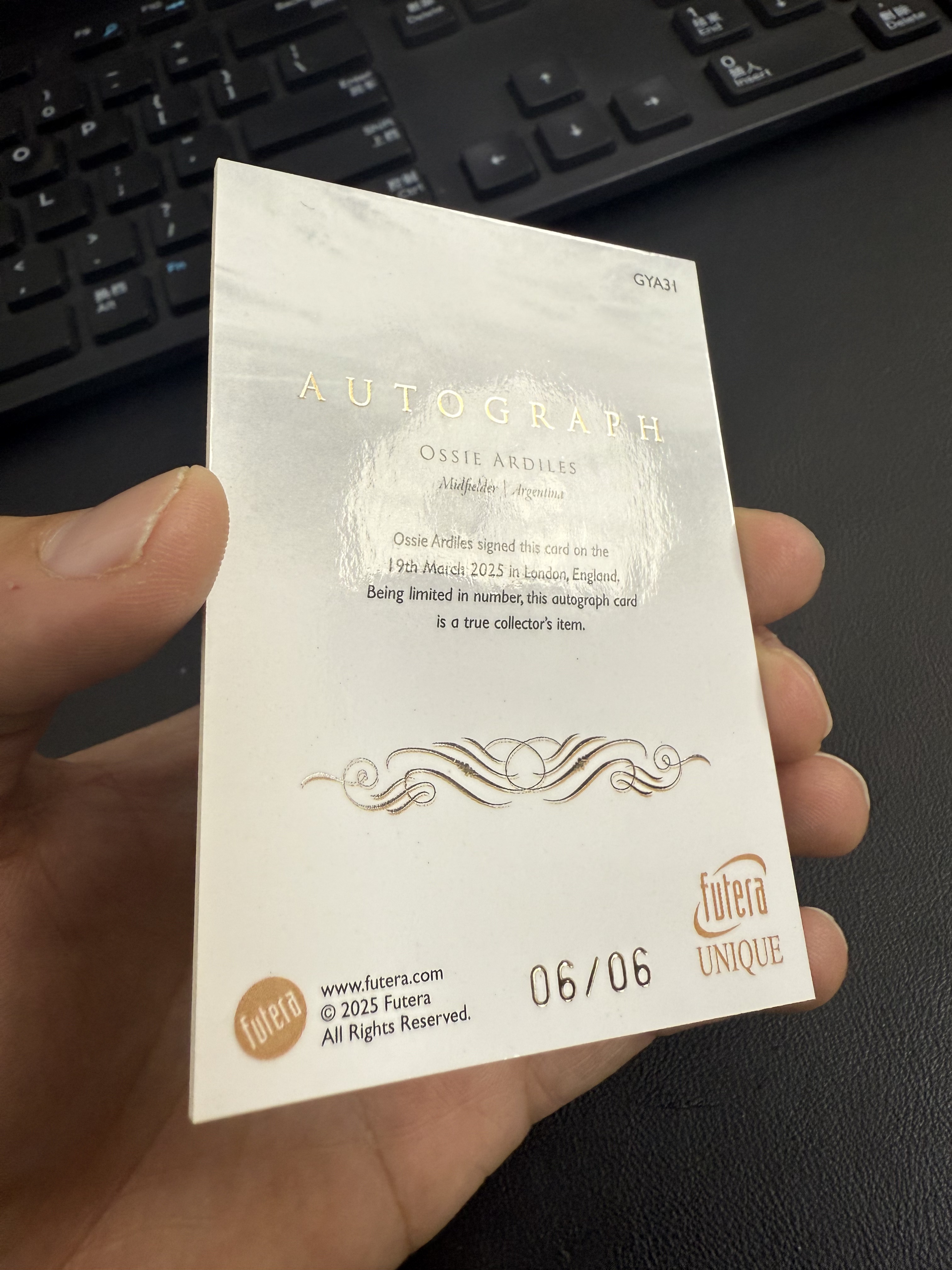 2025 Futera Futera Unique Ossie Ardiles 阿根廷 奥斯瓦尔多 阿尔迪列斯 6/6尾编 签字 卡签 卡品如图 只合并当日订单【金叔代拍 秦月】