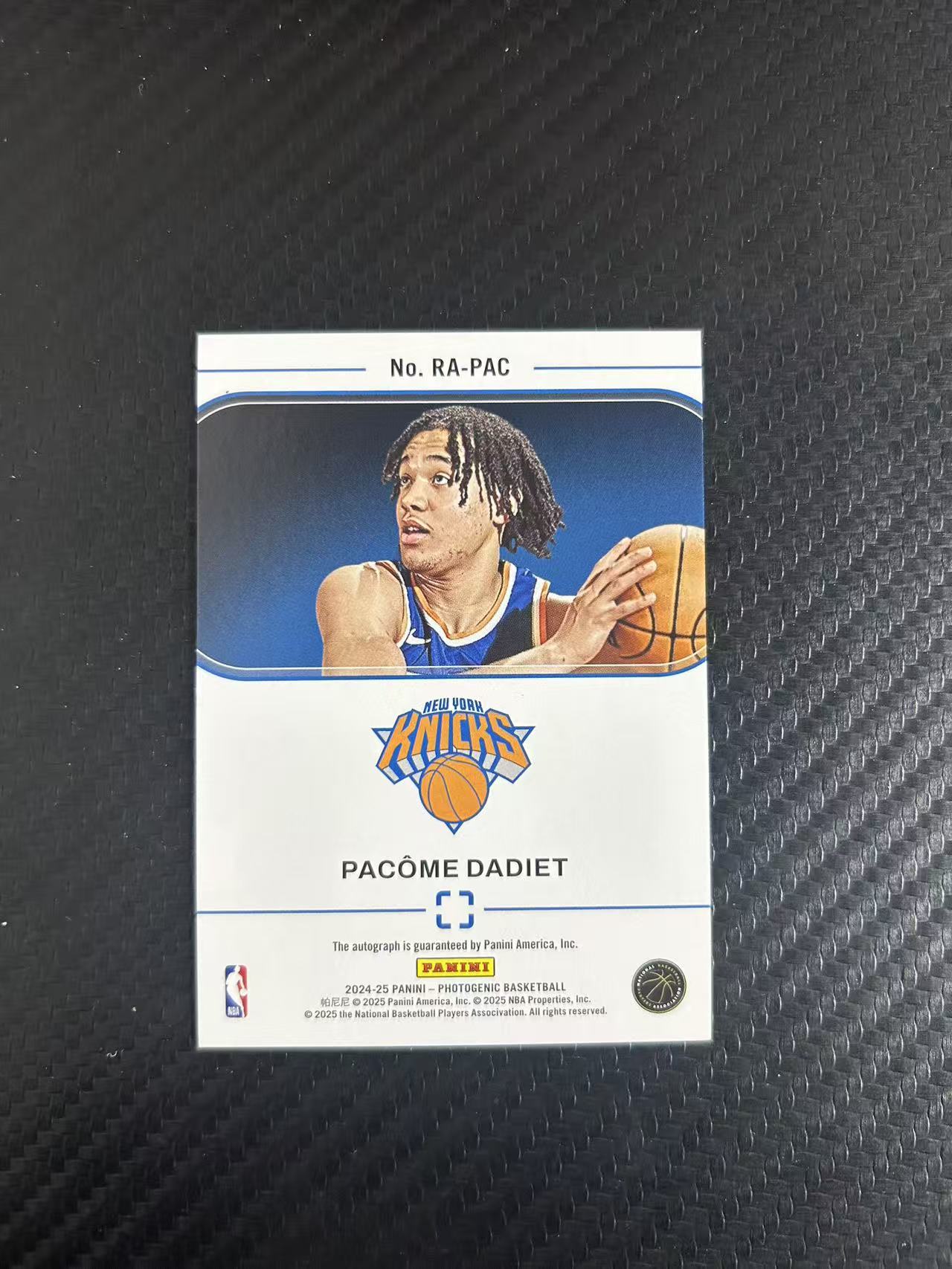 2024-25 Panini Photogenic Pacome Dadiet RC #RA-PAC【灯灯拍卡】上架 新秀年 RC 尼克斯 帕科姆 达迪耶 折射 1/3编 首编 超低编【雪茄】