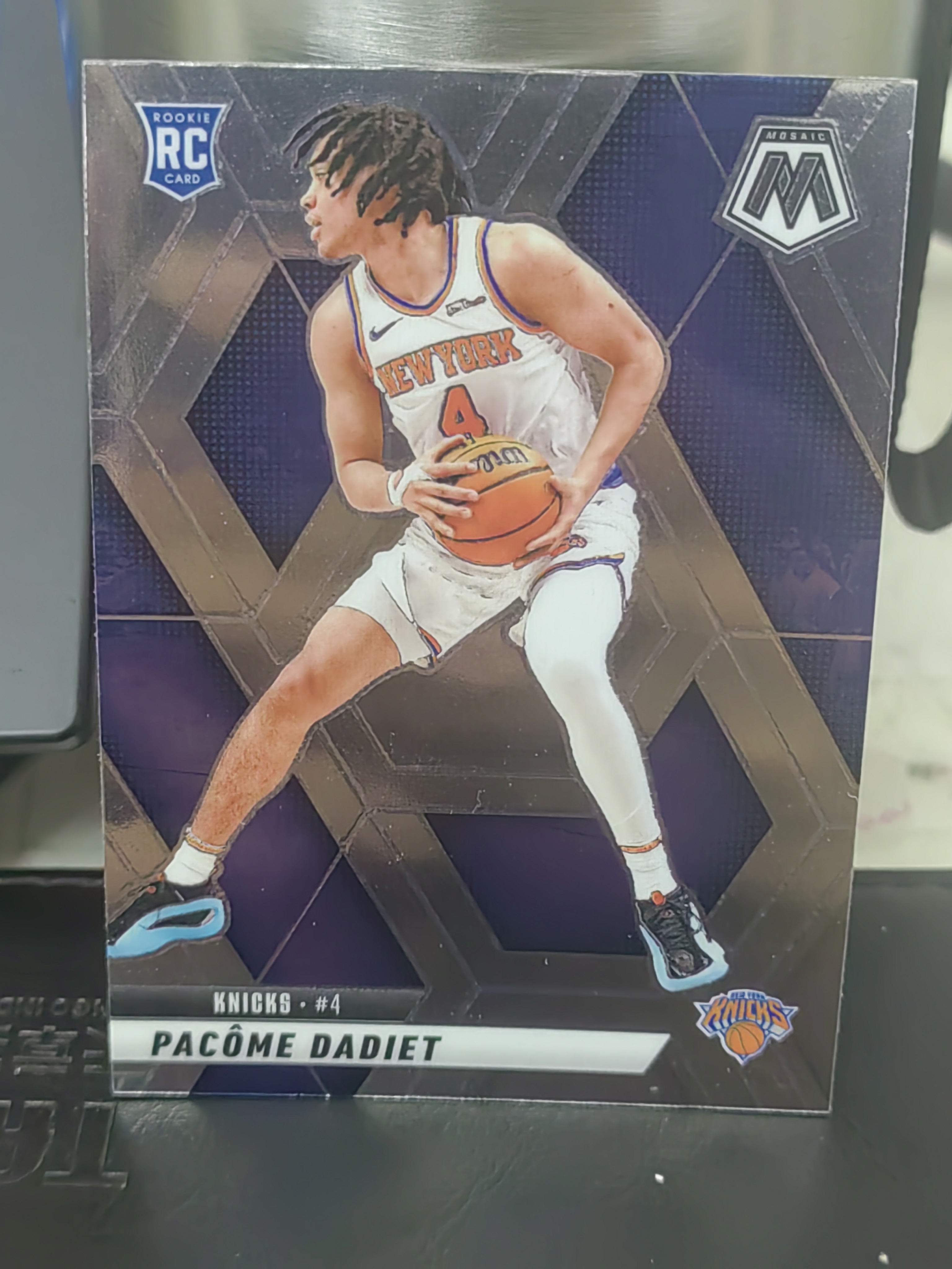2024-25 Panini Mosaic Pacome Dadiet RC 马赛克 帕科姆 达迪耶 尼克斯 新秀 篮 白边白角 不保卡品 卡品如图