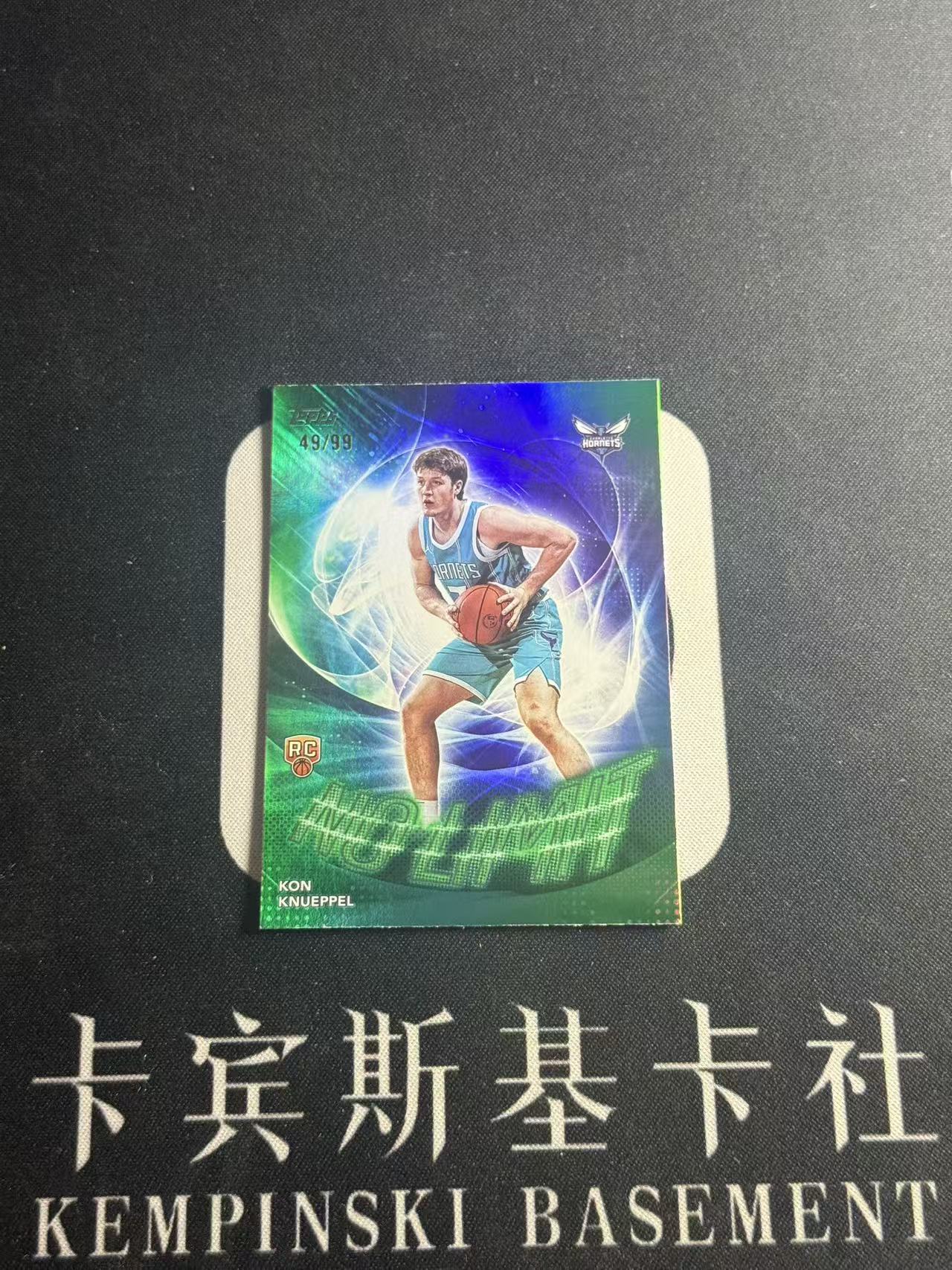 2025-26 Topps NBA Kon Knueppel RC 【卡宾】康 克尼普尔 黄蜂 第四顺位 同届最强射手 最佳新秀 Topps首版NBA 新秀无限特卡 绿折 99编 专收凑套必备 阿豚哥