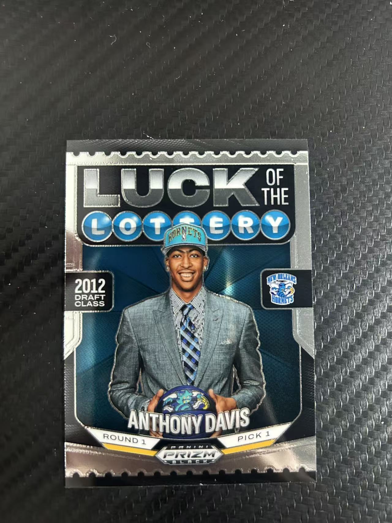 2024-25 Panini Prizm Black Anthony Davis #8【灯灯拍卡】 PZ 黄蜂 浓眉 安东尼 戴维斯 选秀夜 乐透 特卡 收藏必备【雪茄】