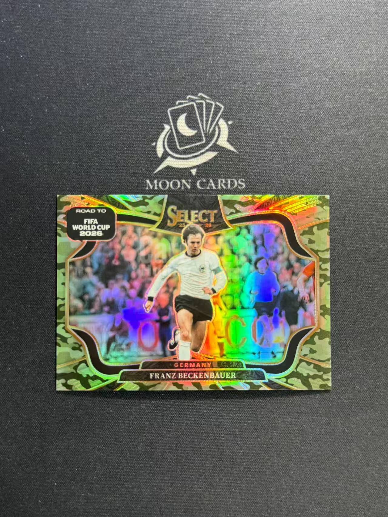 【梦卡拍卖】2025-26 Panini Select 世界杯 Franz Beckenbauer 德国 贝肯鲍尔 三级 /199编 迷彩折 #DD# 王姐