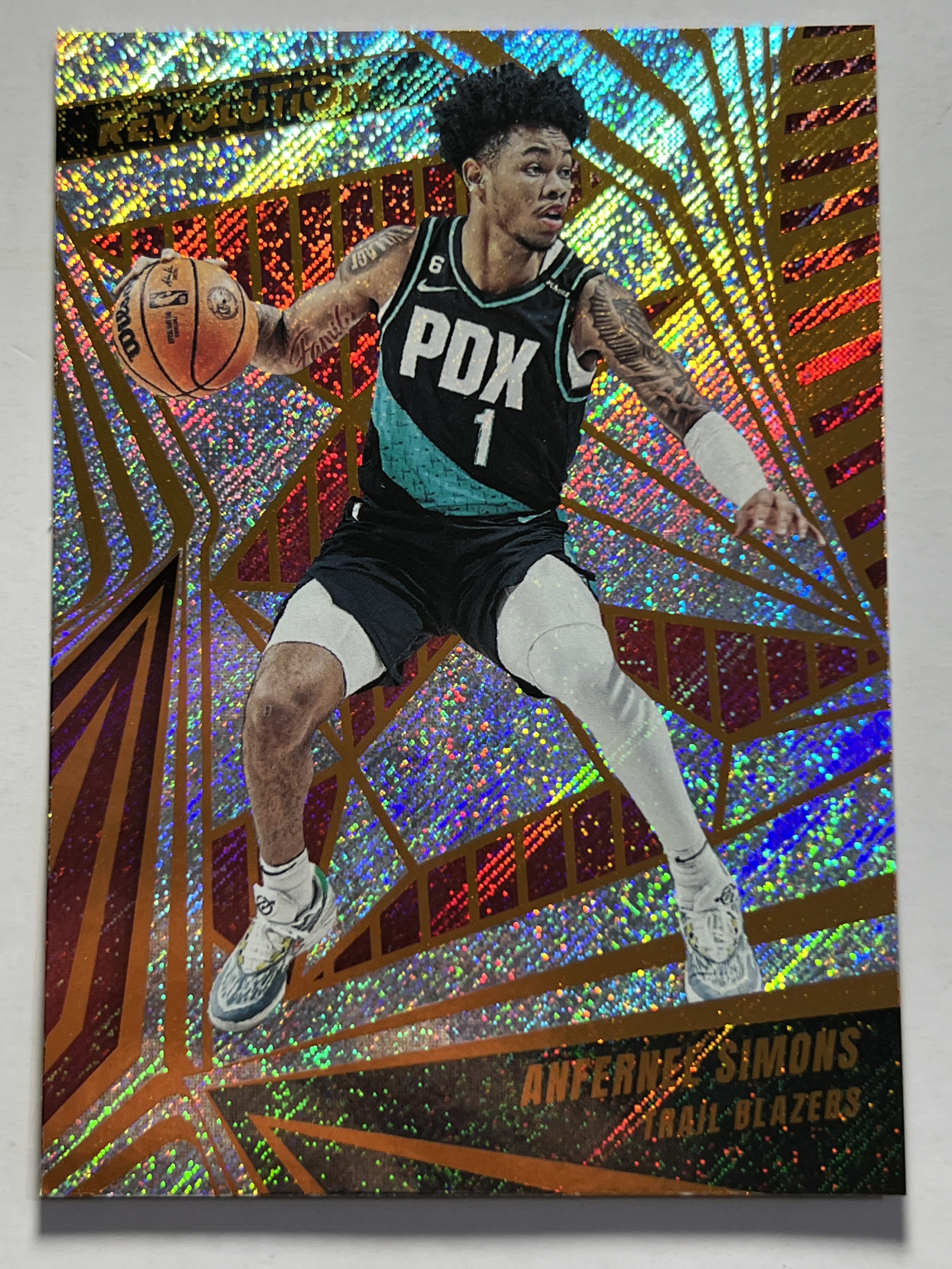 2023-24 Panini Revolution Anfernee Simons 安芬尼 西蒙斯 开拓者队 折射卡 热门球星 收藏必备 实卡精美 #71