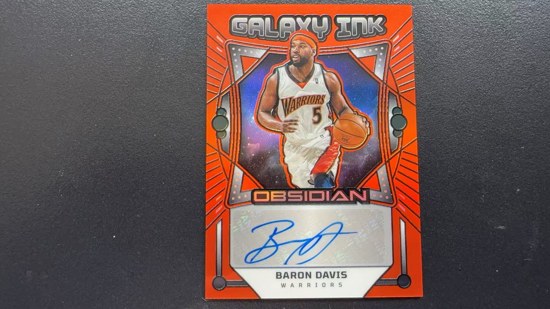 【Pw代卖】2024-25Panini 篮球黑曜石 Baron Davis 巴朗 戴维斯 大胡子 勇士 黑八时期后场核心 宇宙签 签字 橙折 99编 卡品如图 收藏必备 萝卜哥