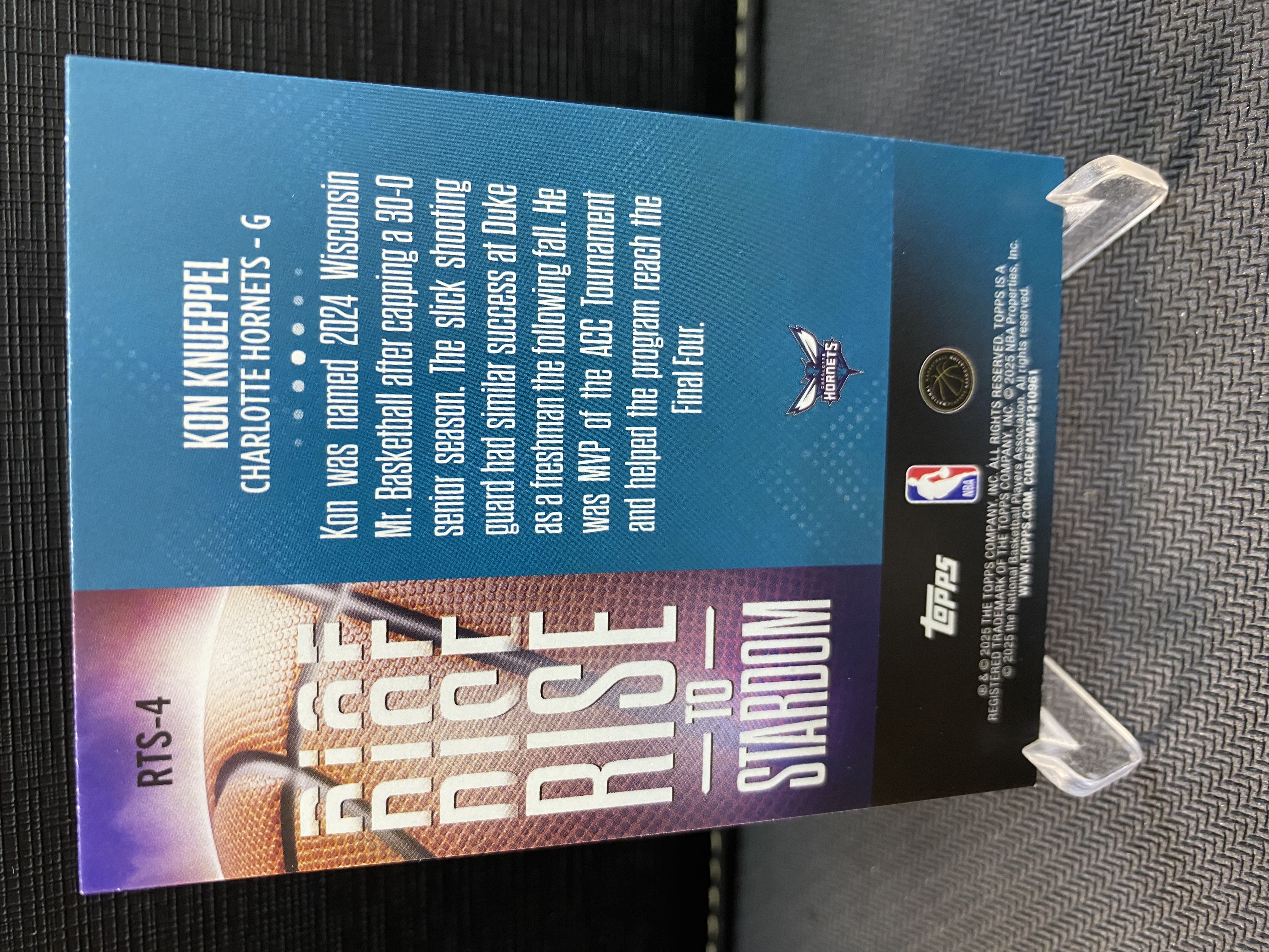 2025-26 Topps flagship Kon Knueppel RC 新秀 特卡 RISE TO STARDOM 康 克尼普尔 收藏必备 卡品如图 -Zle-【乌苏拍卖】