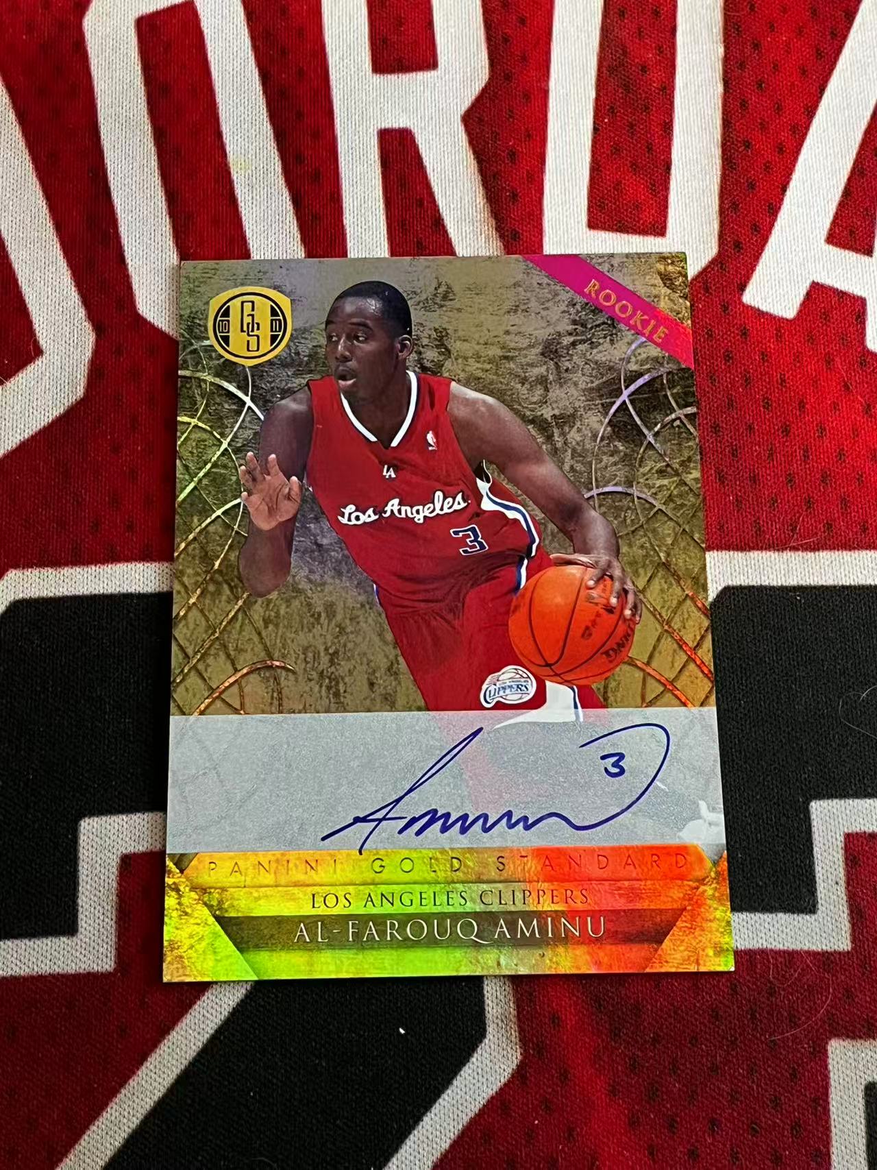 【接寄拍】2010-11 PANINI GOLD STANDARD 金砖系列 快船 新秀RC 阿尔法鲁克阿米努 299编 签字卡 卡签 新秀签 银折 折射 专收凑套必备【烂臭嘴拍卖】