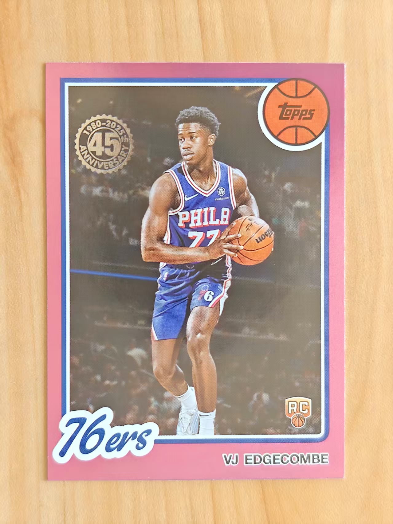 2025 Topps Flagship VJ Edgecombe RC 旗舰系列 76人 RC新秀 VJ 埃奇库姆 45周年 复古特卡 粉折 折射 微瑕 卡品如图【原地起飞卡社】jia11.26