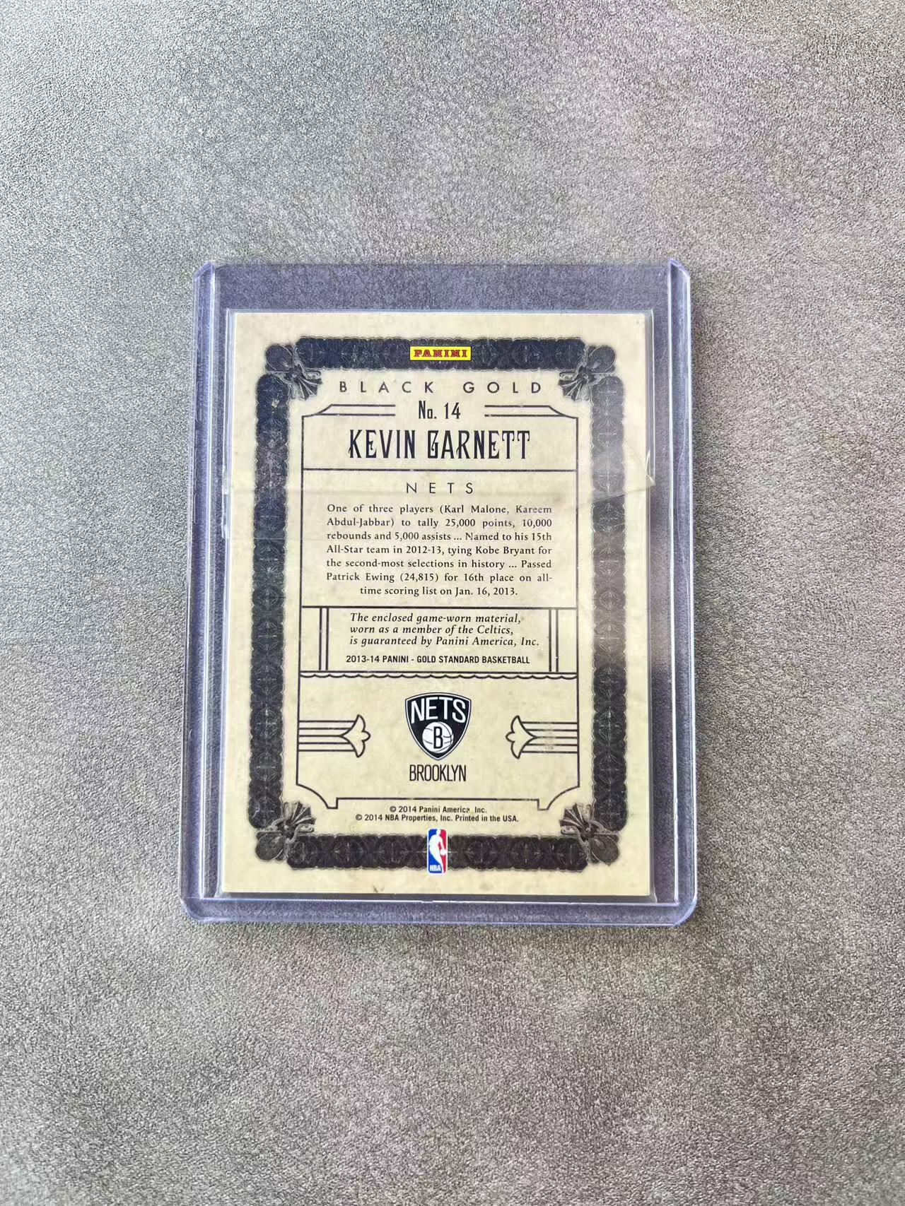 6631【330球星卡实体店代卖】panini 13-14 金砖 凯文加内特(Kevin Garnett)球衣实物 Jersey 落场 11/25编 仅顺丰寄付 (UK23)
