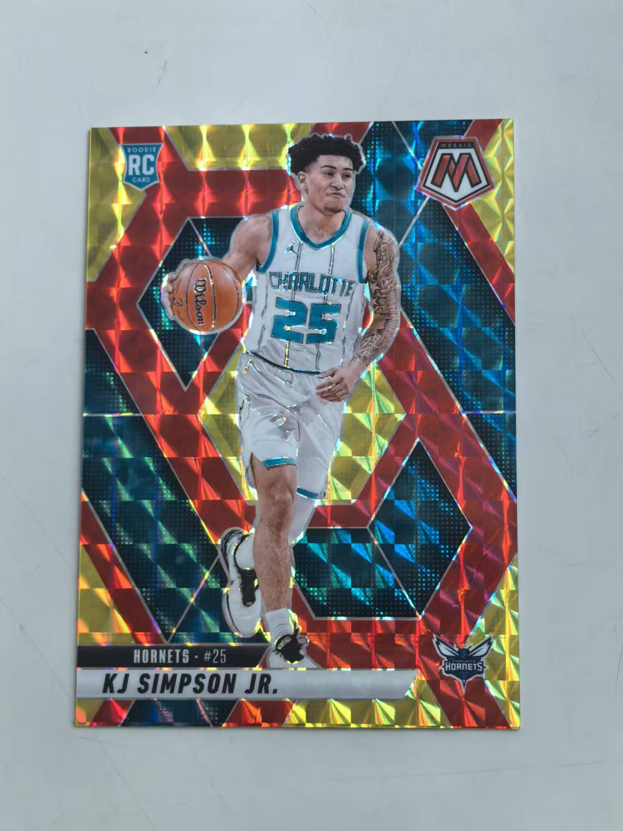 2024-25 Panini Mosaic KJ Simpson Jr. #239 RC新秀 黄蜂 折射 大比例 75编 【黑魔苏】