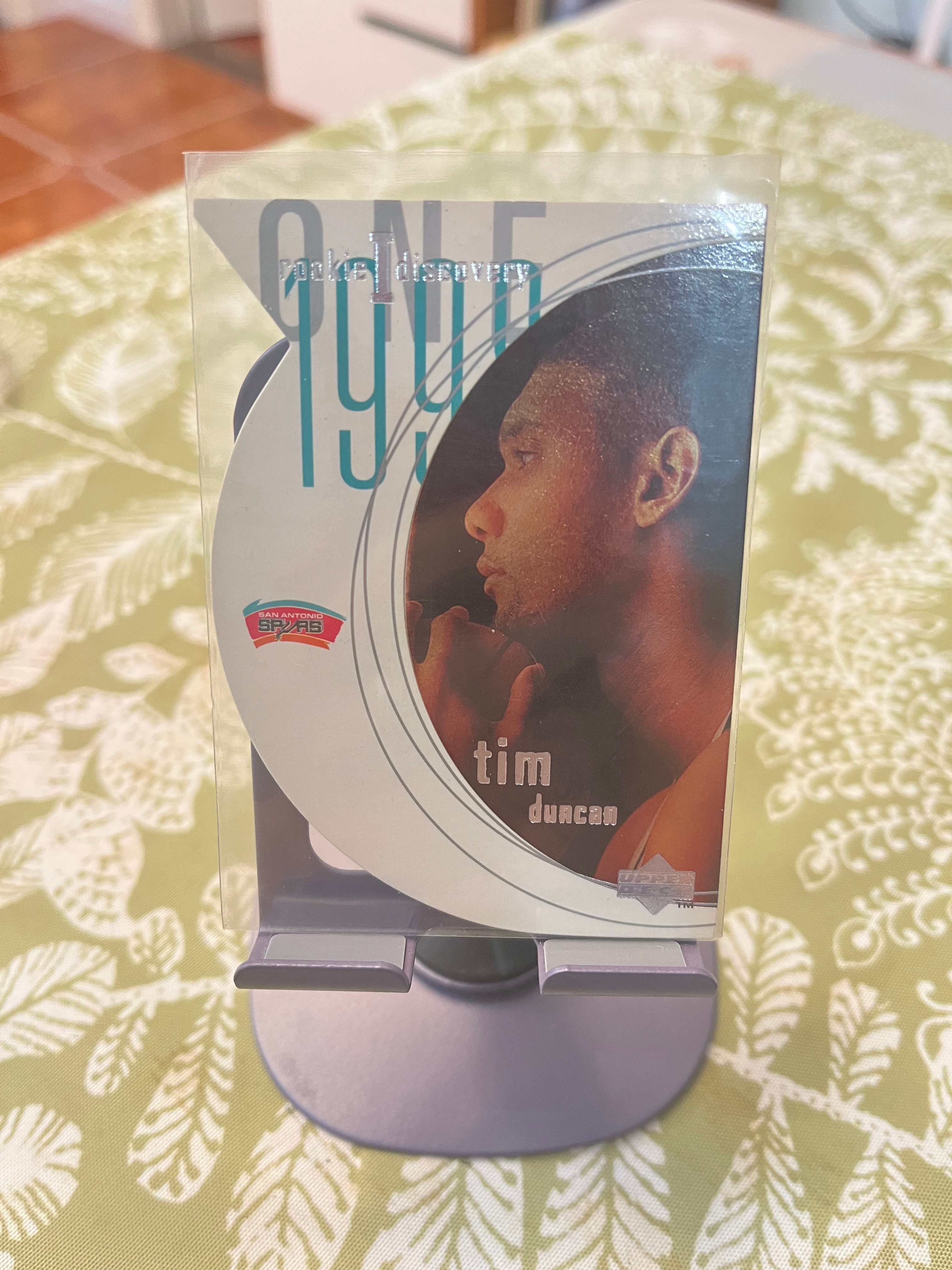 1998 Upper Deck 老卡 老特 Tim Duncan 蒂姆 邓肯 石佛 马刺【异形切割 rookie I discovery】【边角瑕疵如图 介意勿拍】#1020