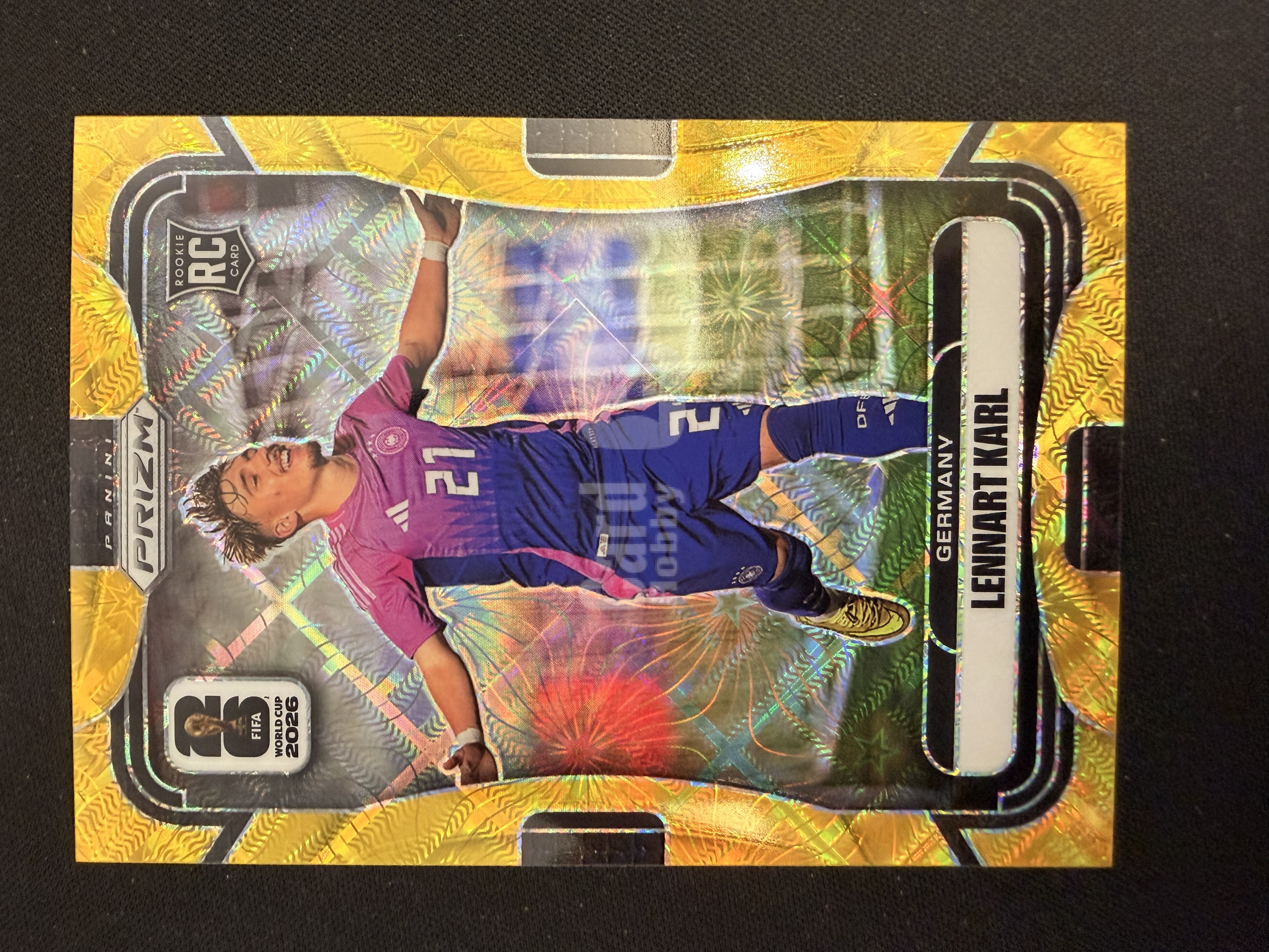 2026 Panini Prizm World Cup Lennart Karl RC FIFA 世界杯 德国 伦纳特 卡尔 新秀 国际独占 金折射 09/10编 瑕疵如图 - Yin