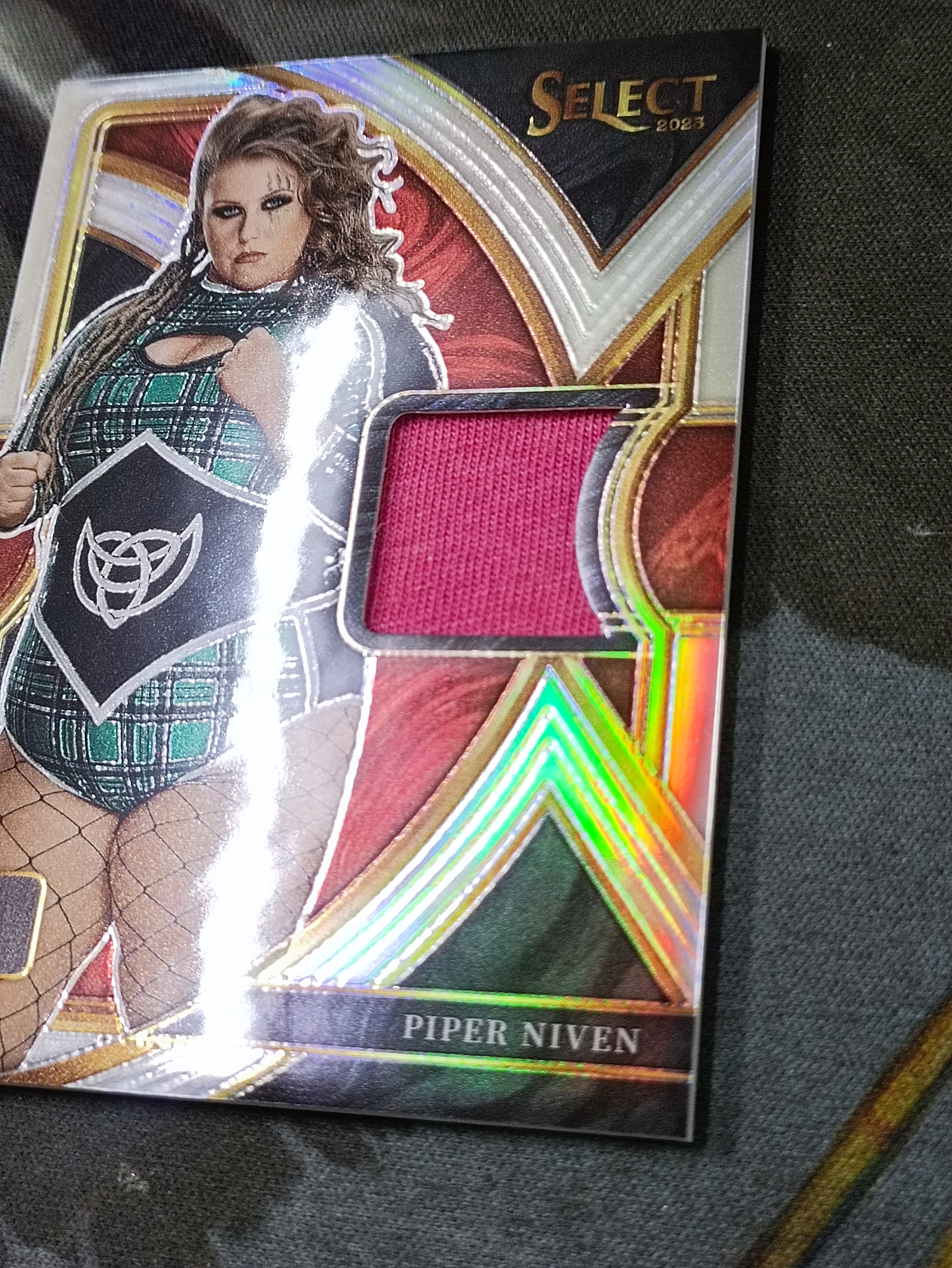 2023 Panini Select WWE Piper Niven 猪猪女孩” 派珀尼文 银折 物料实物 WWE 职业摔角(品见大图小瑕)《苏州卡通》J【ANDY】