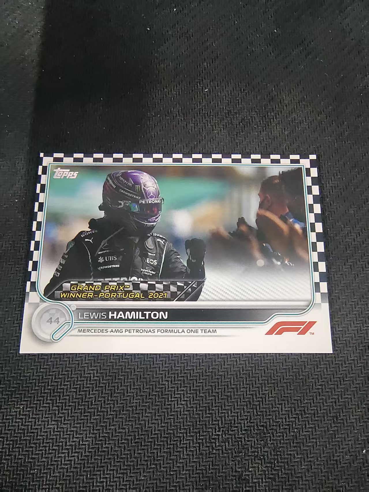 【汽水拍卖】2022 Topps Chrome F1 Lewis Hamilton 刘易斯 汉密尔顿 AMG梅赛德斯奔驰 黑白棋盘 划痕 边角瑕疵 #153