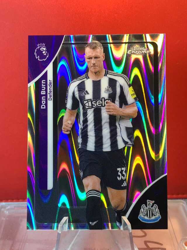 （老末精品代拍)E07 2025 Topps Chrome Premier League 英超联赛 Dan Burn 丹 布恩 纽卡斯尔联  变形虫折 顺丰空运