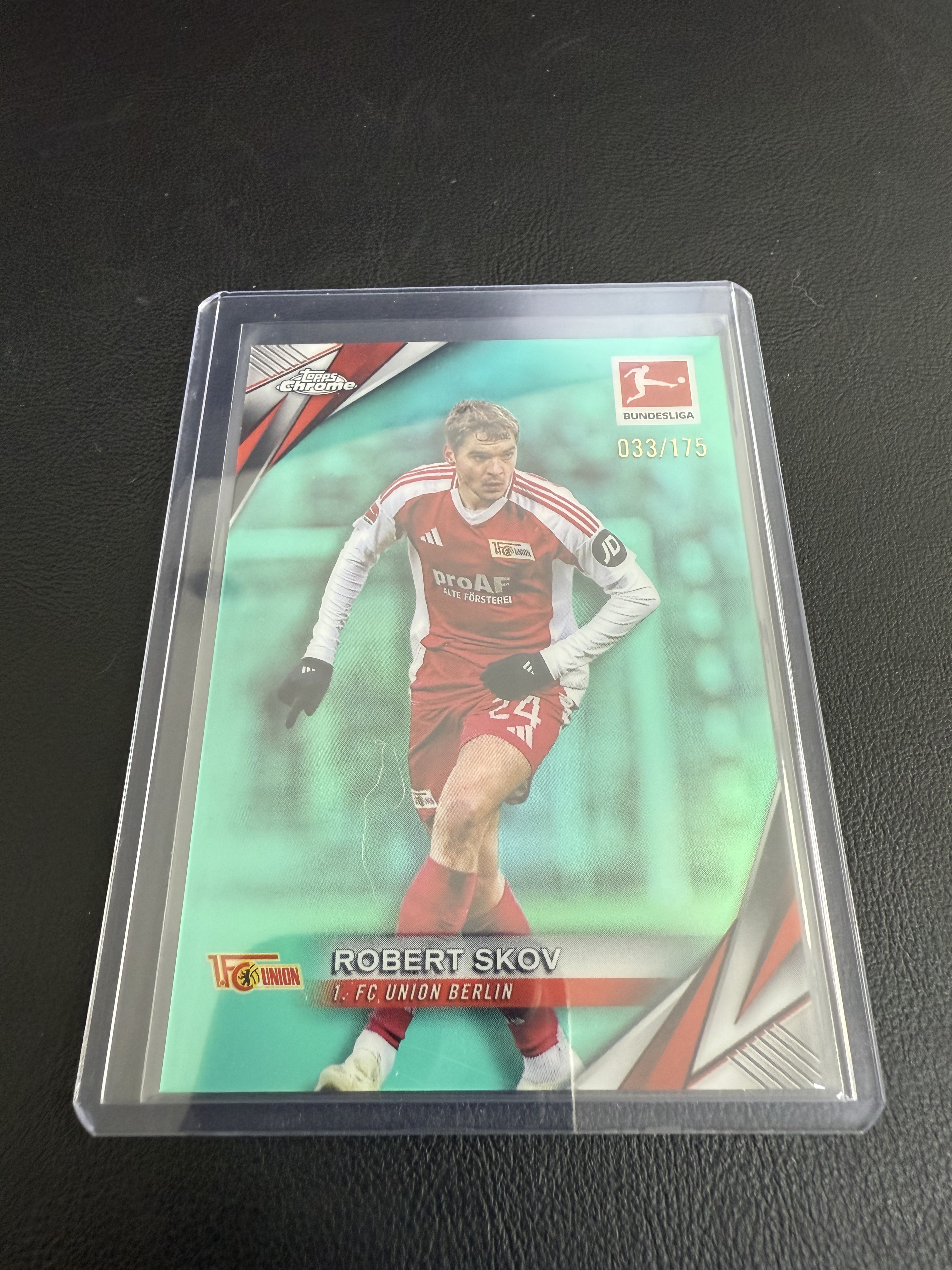 2025 Topps Chrome Robert Skov 斯科夫 柏林联合 33/175编 卡品如图 只合并当日订单 介意勿拍！！[金叔代拍秦月]