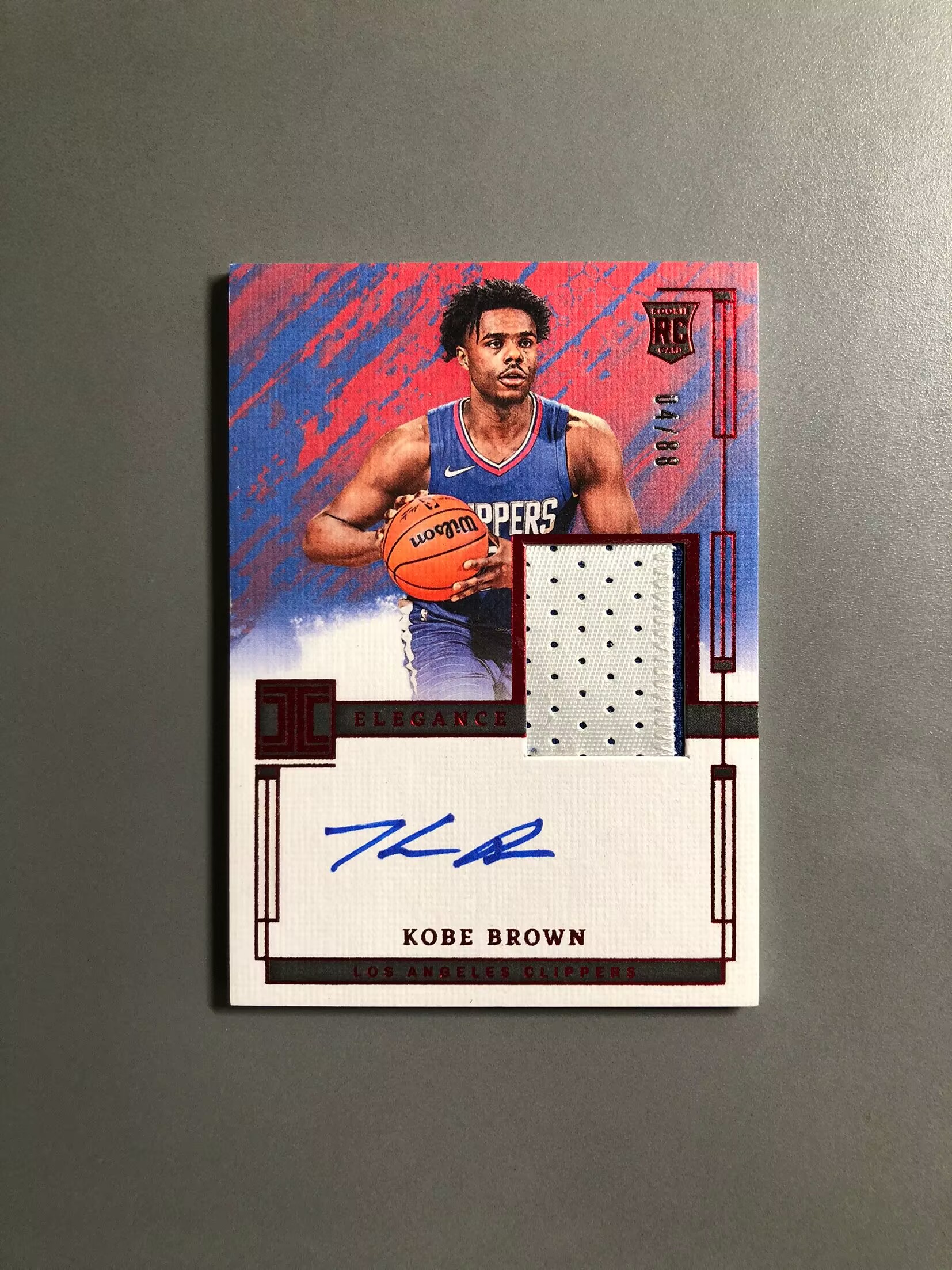 2023-24 Panini Impeccable Kobe Brown RC 科比·布朗 快船 新秀 RC 球衣 签字 卡签 RPA 中国红 88编 切割暴力 瑕疵如图 可累计FT035【诚接代卖】