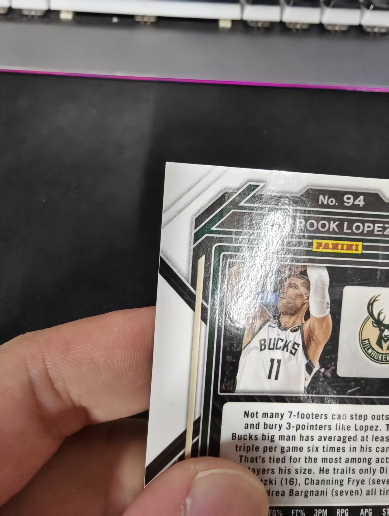 2022-23 Panini Prizm Brook Lopez 布鲁克 洛佩斯 雄鹿 紫碎冰 149编 划痕 边角瑕疵