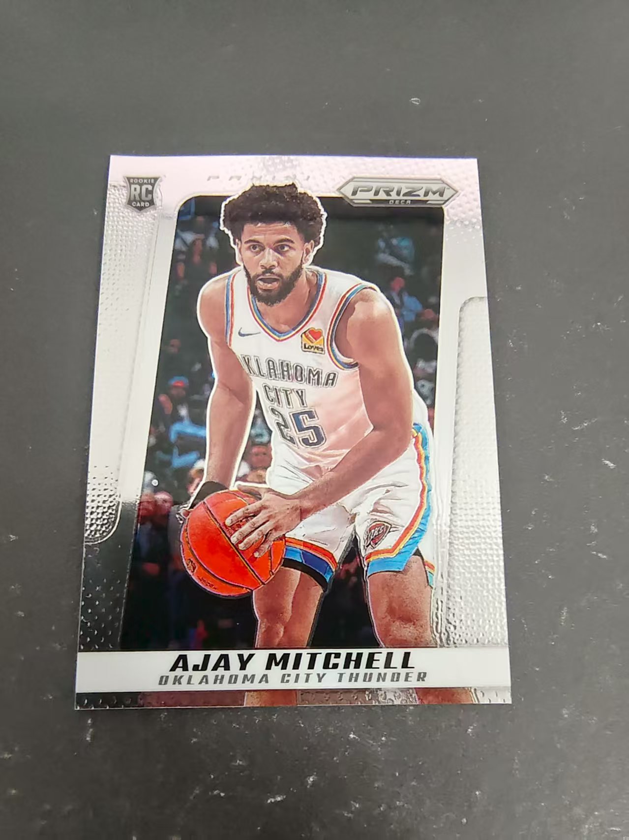 【可合并,不累计】2024-25 Panini Prizm Deca Ajay Mitchell RC 阿杰 米切尔 雷霆 新秀 复刻PZ 划痕 边角瑕疵 #74