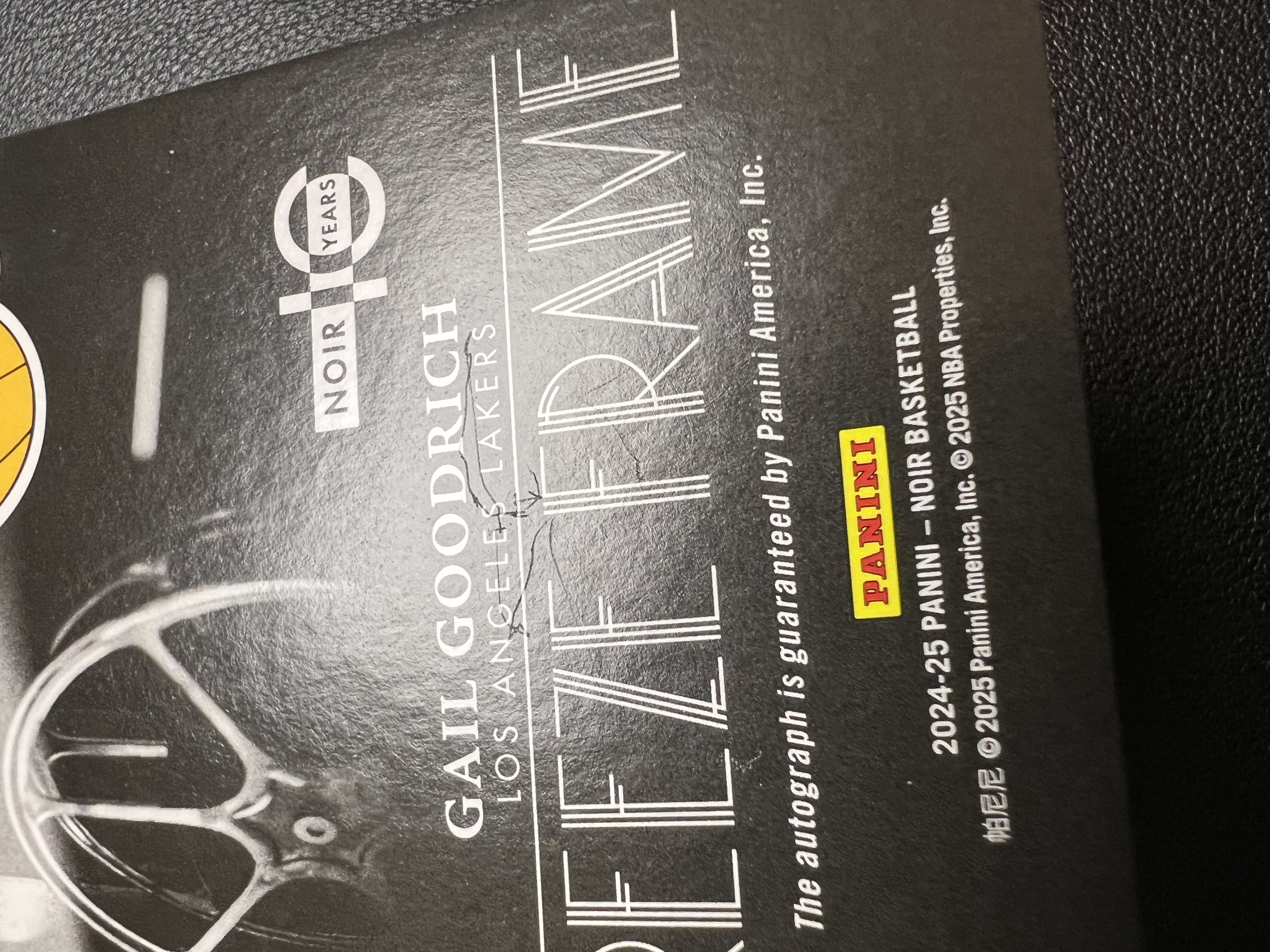 2024-25 Panini Noir Gail Goodrich 【星佑代卖】诺尔 湖人名宿 盖尔 古德里奇 签字 卡签 电影胶片签 25编 微瑕如图 收藏必备