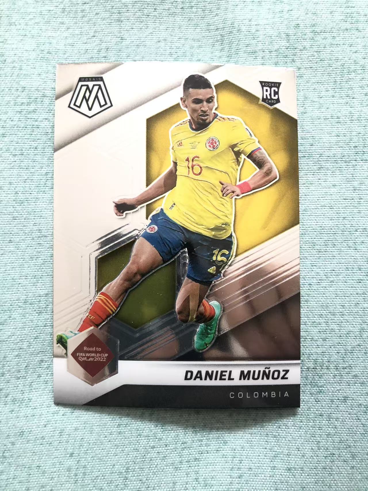 2021-22 Panini Mosaic Daniel Munoz 丹尼尔 穆诺斯 新秀 RC 哥伦比亚  base 世界杯马赛克 卡品如图  青青