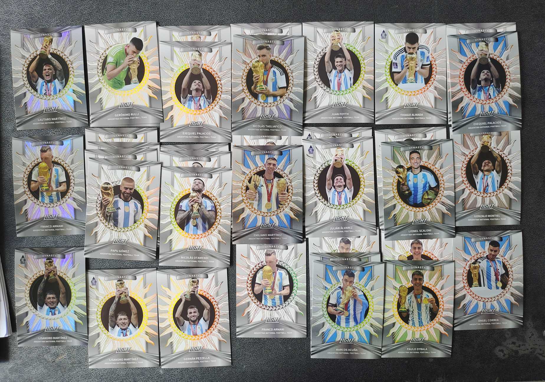 2022 范斯猫 fansmall 阿根廷 球星卡 light 系列 世界杯 捧杯镜头 特卡 有银折 有普卡 迪巴拉 门神马丁内斯 奥塔门迪 主教练斯卡洛尼 打包卡片 不保卡品 不套卡膜 凑套必备