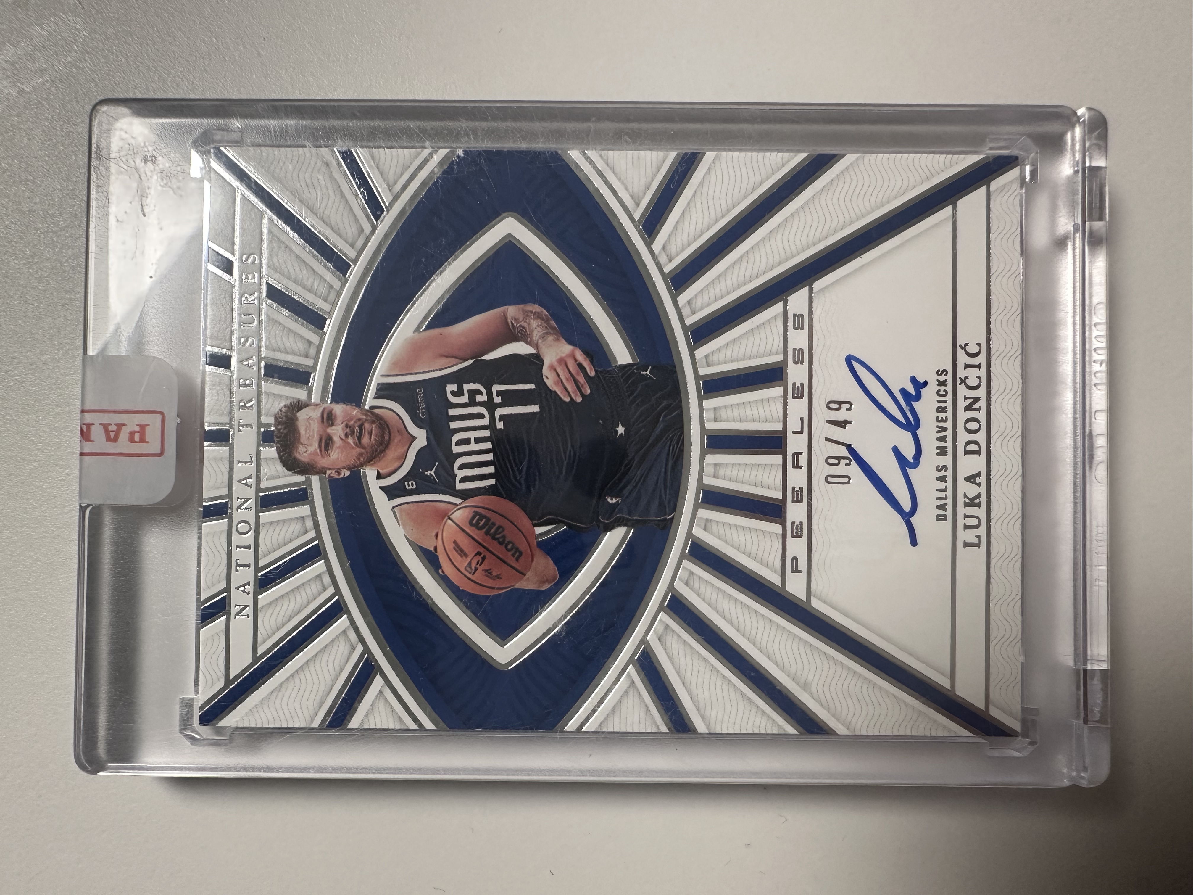 2022-23 Panini National Treasures Luka Doncic #PLS-LKD 卢卡 东契奇 国宝 PEELESS 卡签 交换原封砖 09/49编