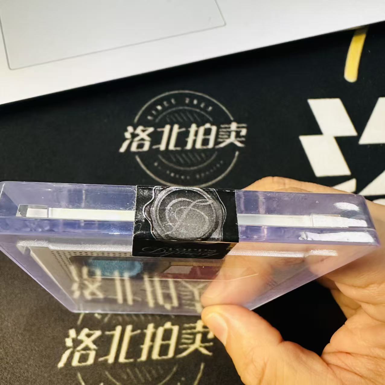 2022 Topps Dynasty 欧冠 王朝 元年 Neymar. JR 内马尔 签字 卡签 1/1编 一编 GU落场巴萨队徽超暴力切割 巴塞罗那 巴西 大巴黎 梅西挚友 内少 桑托斯 原封砖 桑巴军团 瑕疵如图 洛北拍卖 咕咕皇 万