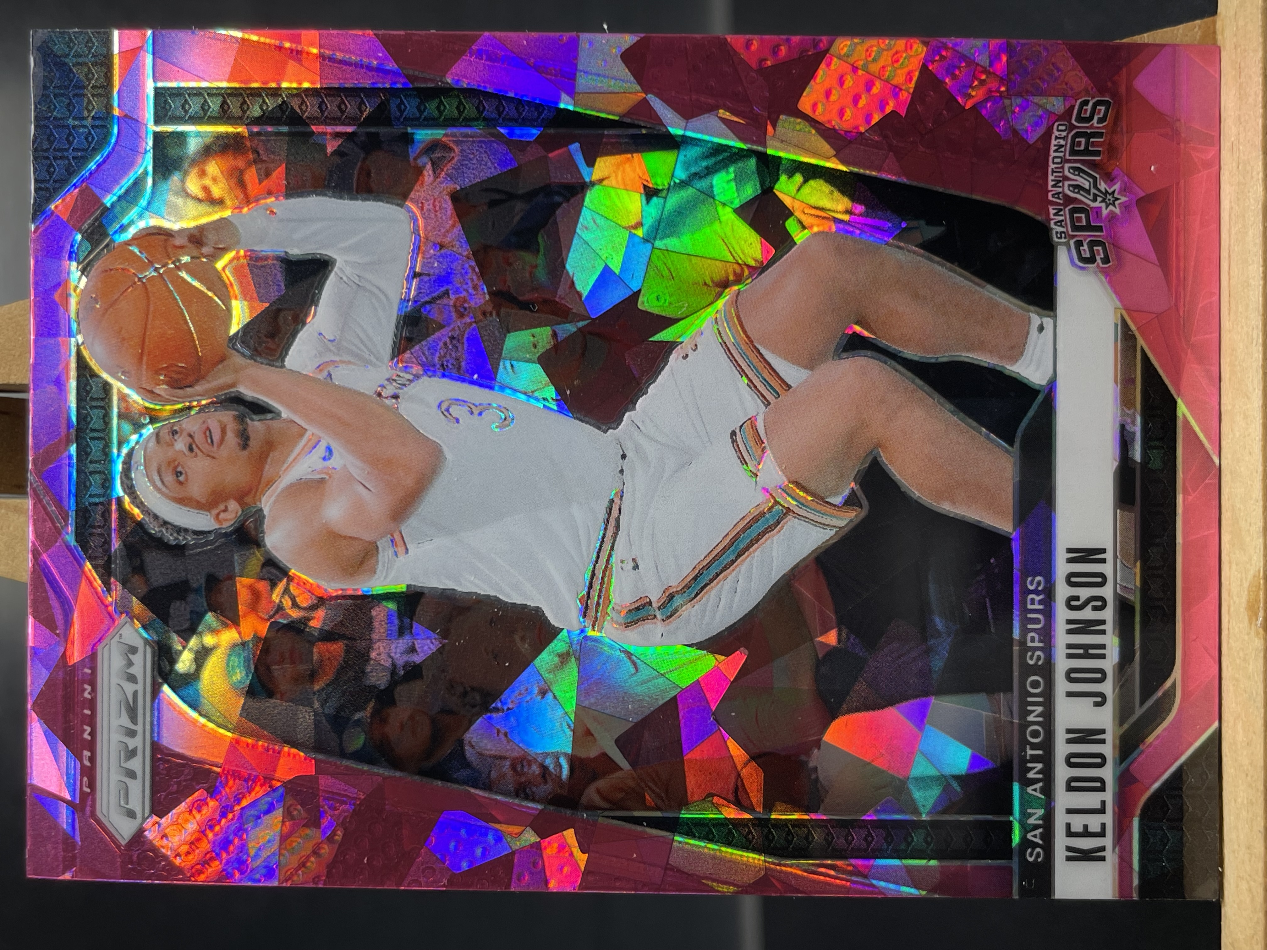 (K6) 2024-25 PANINI PRIZM 粉碎冰 凱爾登 約翰遜  馬刺  近期大熱球星  收藏必備 卡品如圖  ! ! !