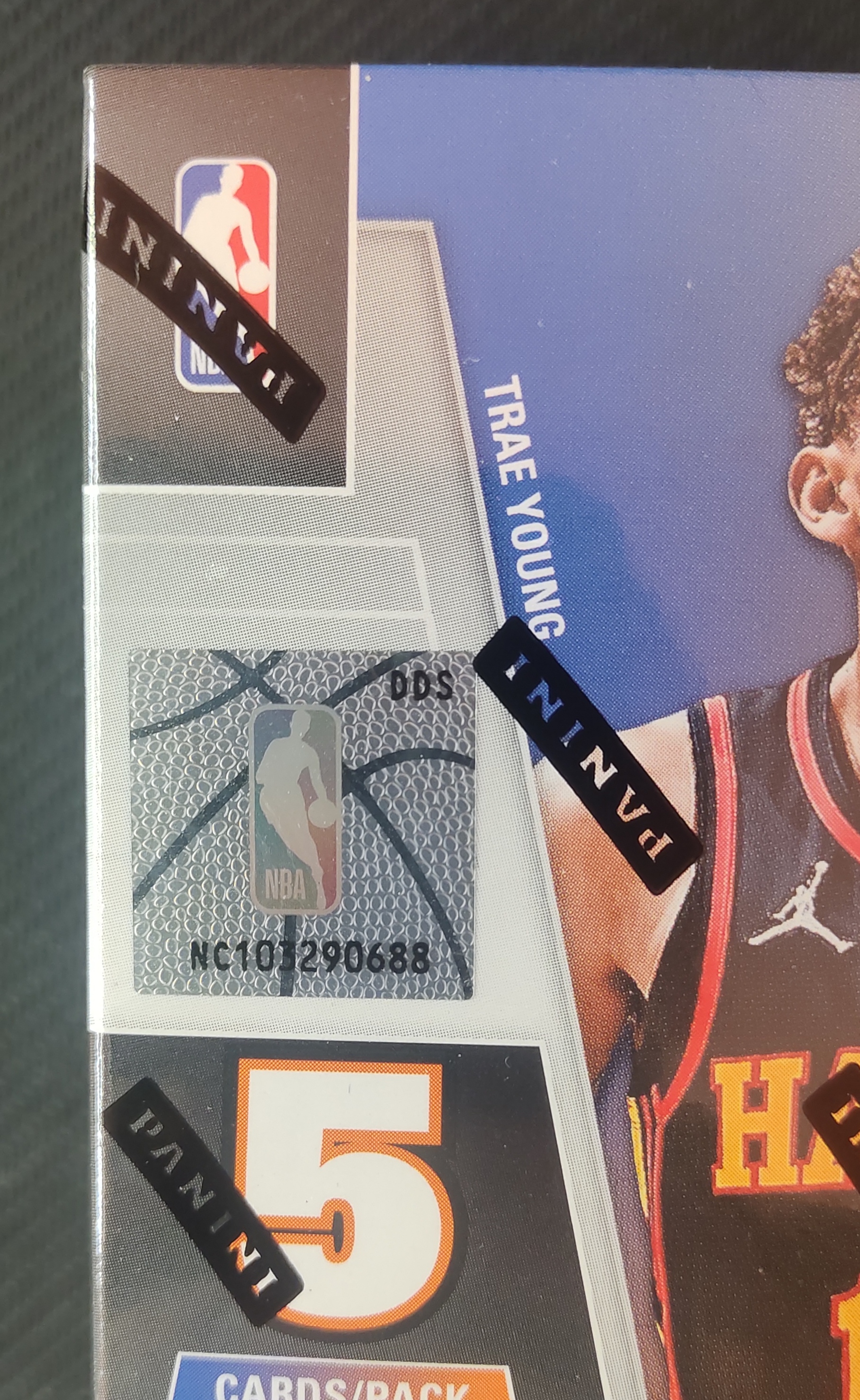 2021-22 Panini Mosaic 马赛克 亚洲 原盒 搏CC杰伦格林等新秀签字 金波纹 搏东契奇签字 搏老詹库里等巨星金波纹 12包/盒 5张/包 盒保金波纹 编号NC103290688