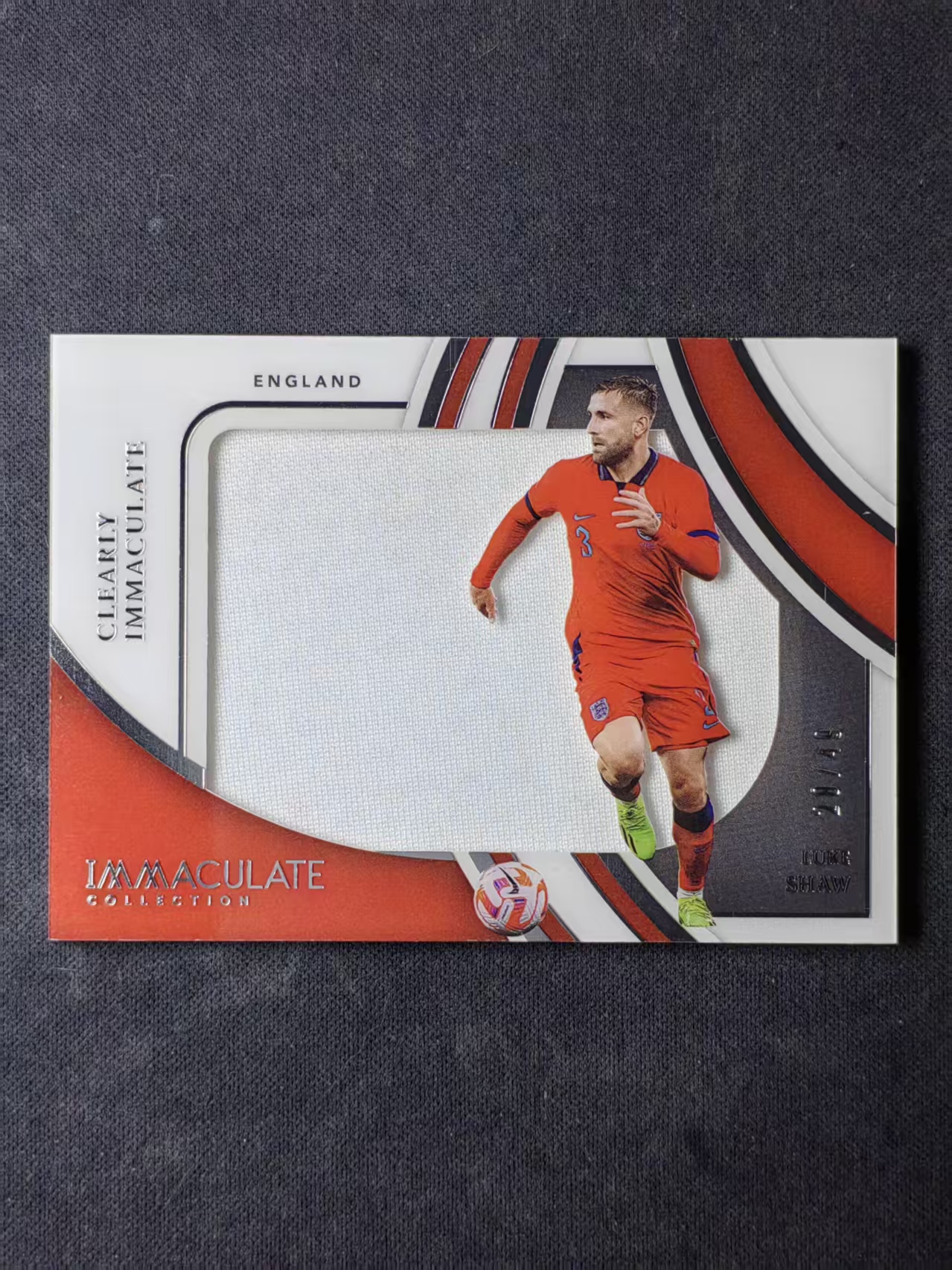 2022-23 Panini Immaculate Luke Shaw 【林林拍卖tiffany】imm系列 国家队 英格兰 卢克肖 28/49编 银平行 沙盒 球衣实物物料