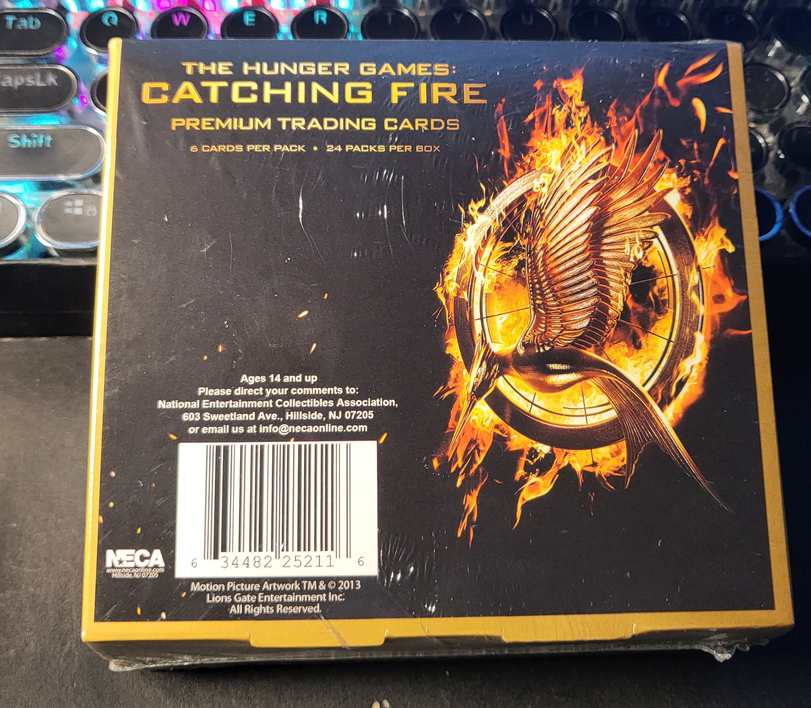 The Hunger Games NECA 美剧 饥饿游戏 可出人物卡 拼图卡 有几率出签字 一盒24包 每包6张卡