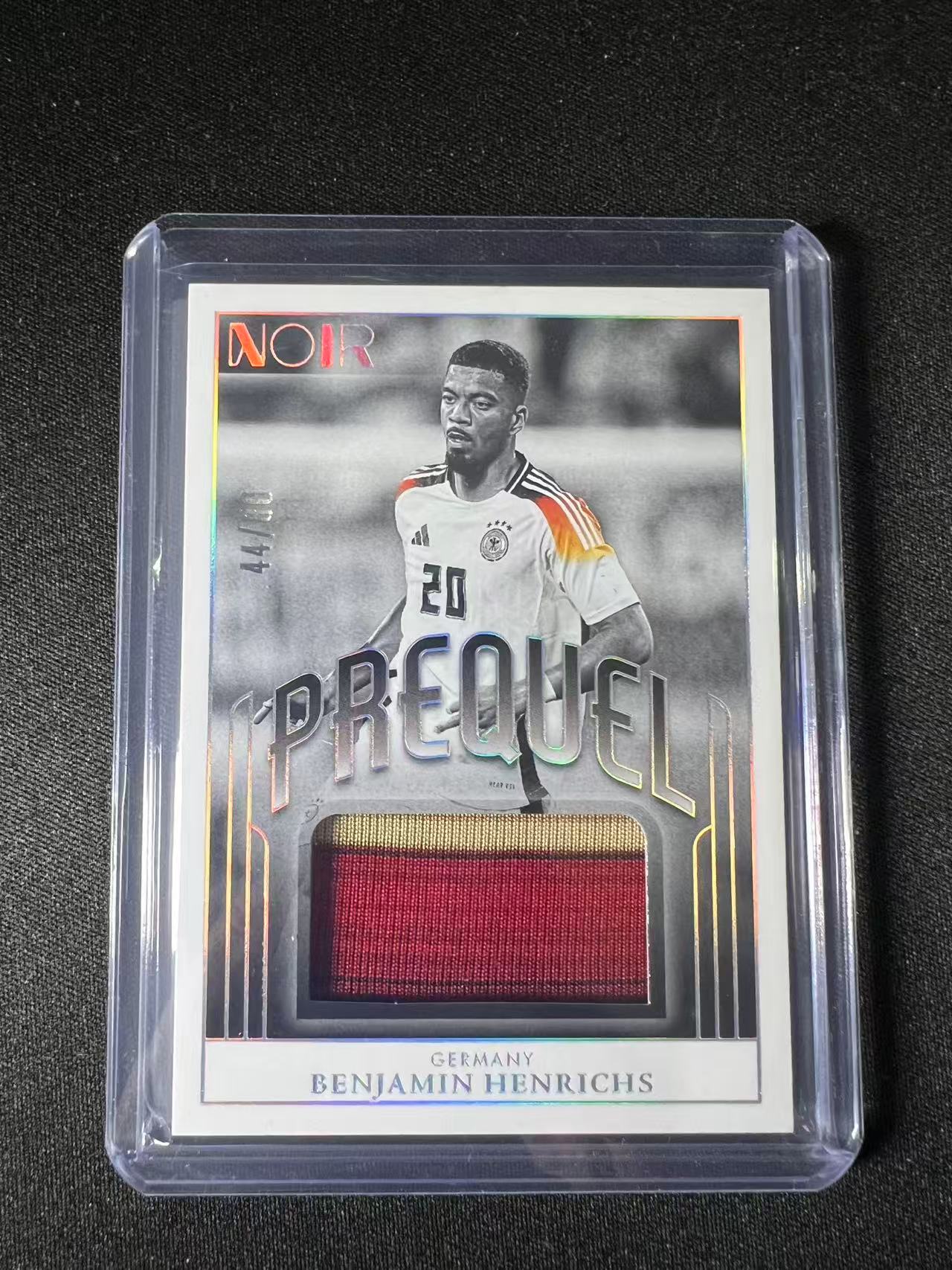 2024-25 Panini Noir Benjamin Henrichs 【GT足球拍卖】亨里希斯 诺尔系列 大窗球衣Patch 莱比锡铁卫