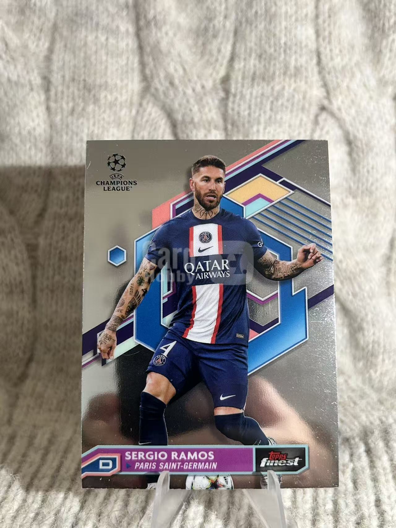 2022 Topps UEFA Champions League Sergio Ramos 塞尔吉奥・拉莫斯 base 球星卡。效力巴黎时期经典卡,铁血队长,防守凶悍,自带大心脏属性,经典收藏好卡