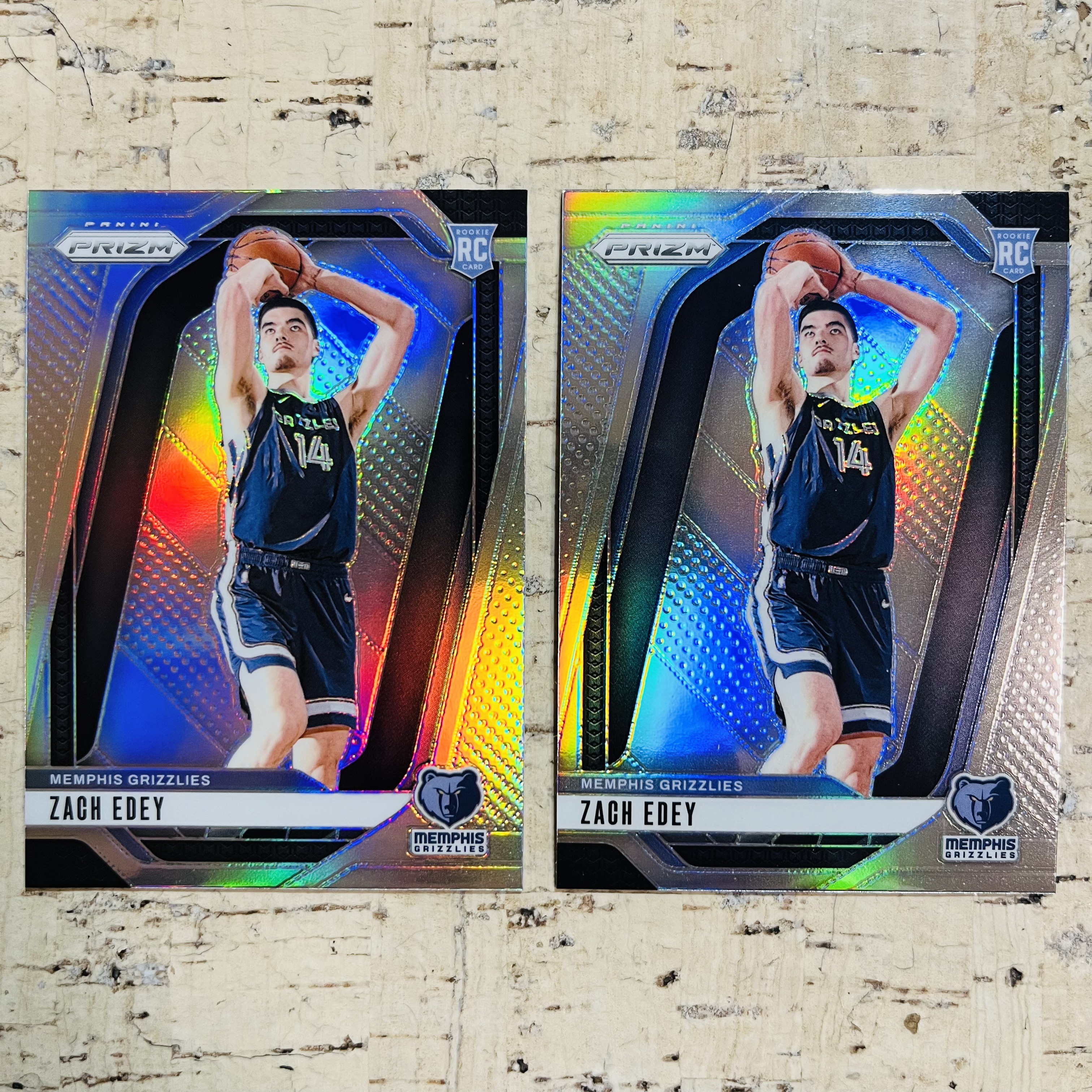 2024-25 Panini Prizm Zach Edey RC 新秀 灰熊 扎克 伊迪 周志豪 正银折 银折射 2张打包 第2组 稀有折射 凑彩虹必备 一张左下生产线图三 一张背面中间顶部微瑕图四