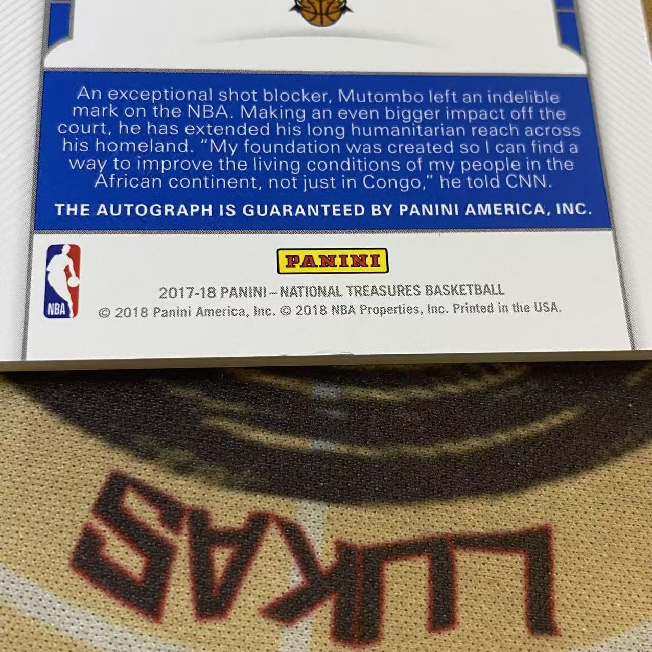 撸卡厮 Lukas 1718 国宝 掘金 非洲大山 dpoy 穆大叔 迪肯贝 穆托姆博 Dikembe Mutombo 25编 国旗 签字卡 卡签 小瑕如图(青)