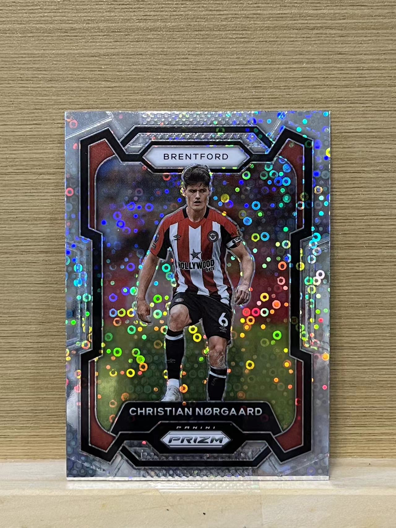 2023-24 Panini Prizm Christian Norgaard 克里斯蒂安 诺尔加德 泡泡折 布伦特福德 英超 pz 银折 卡品如图 凑卡收藏必备 A33
