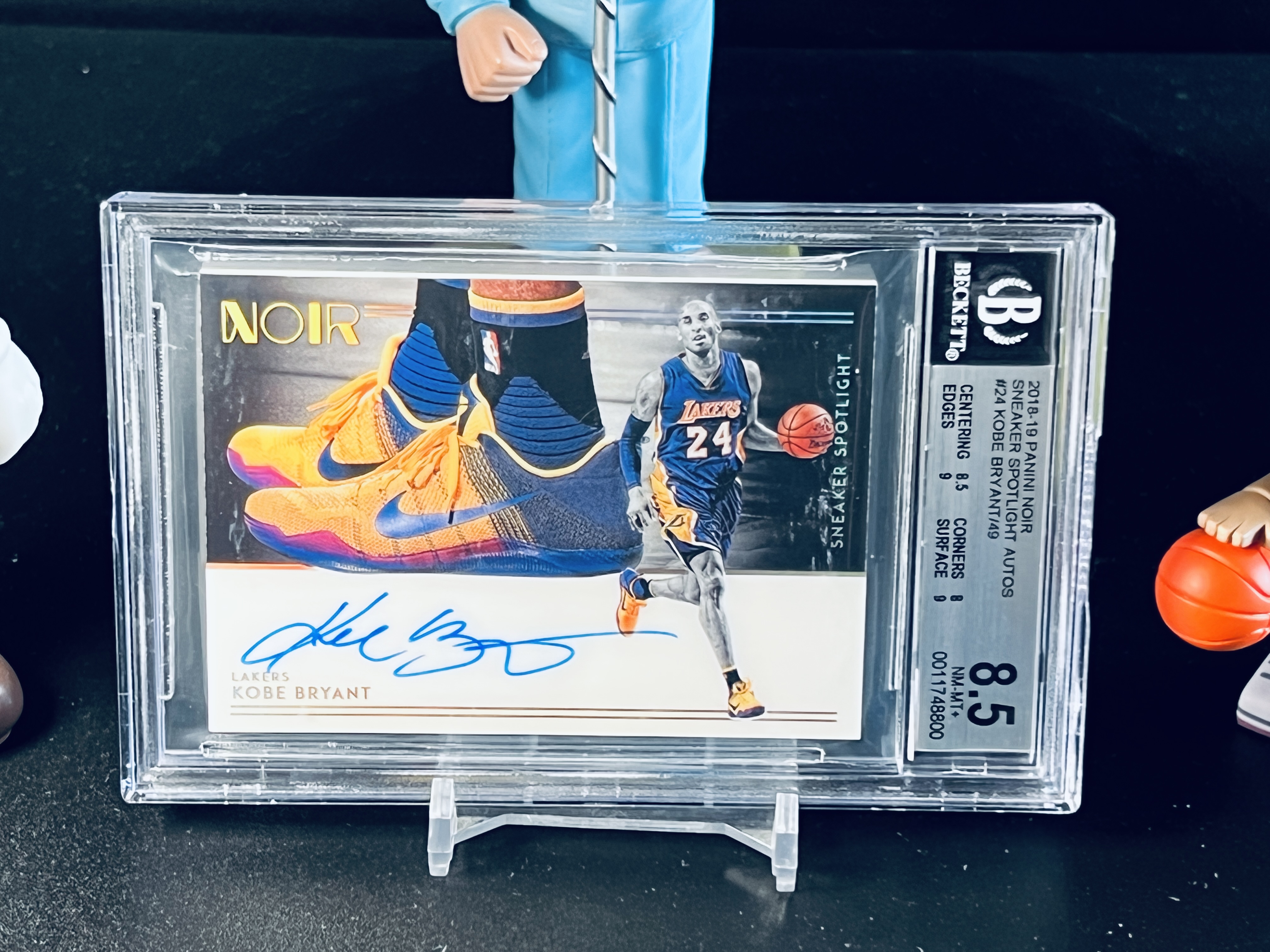 【喷子拍卖】2018-19 panini noir Kobe Bryant 洛杉矶湖人 科比 布莱恩特 元年鞋灯 Sneaker Spotlight 49编 镜面 无平行 卡签 系列最大hit BGS8.5/10 顶级卡签 专收必备 湘爱