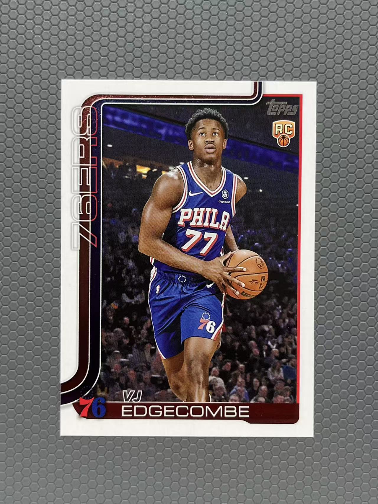 2025 Topps VJ·埃奇库姆 VJ EDGECOMBE 76人 新秀 RC 特卡 卡品如图-左