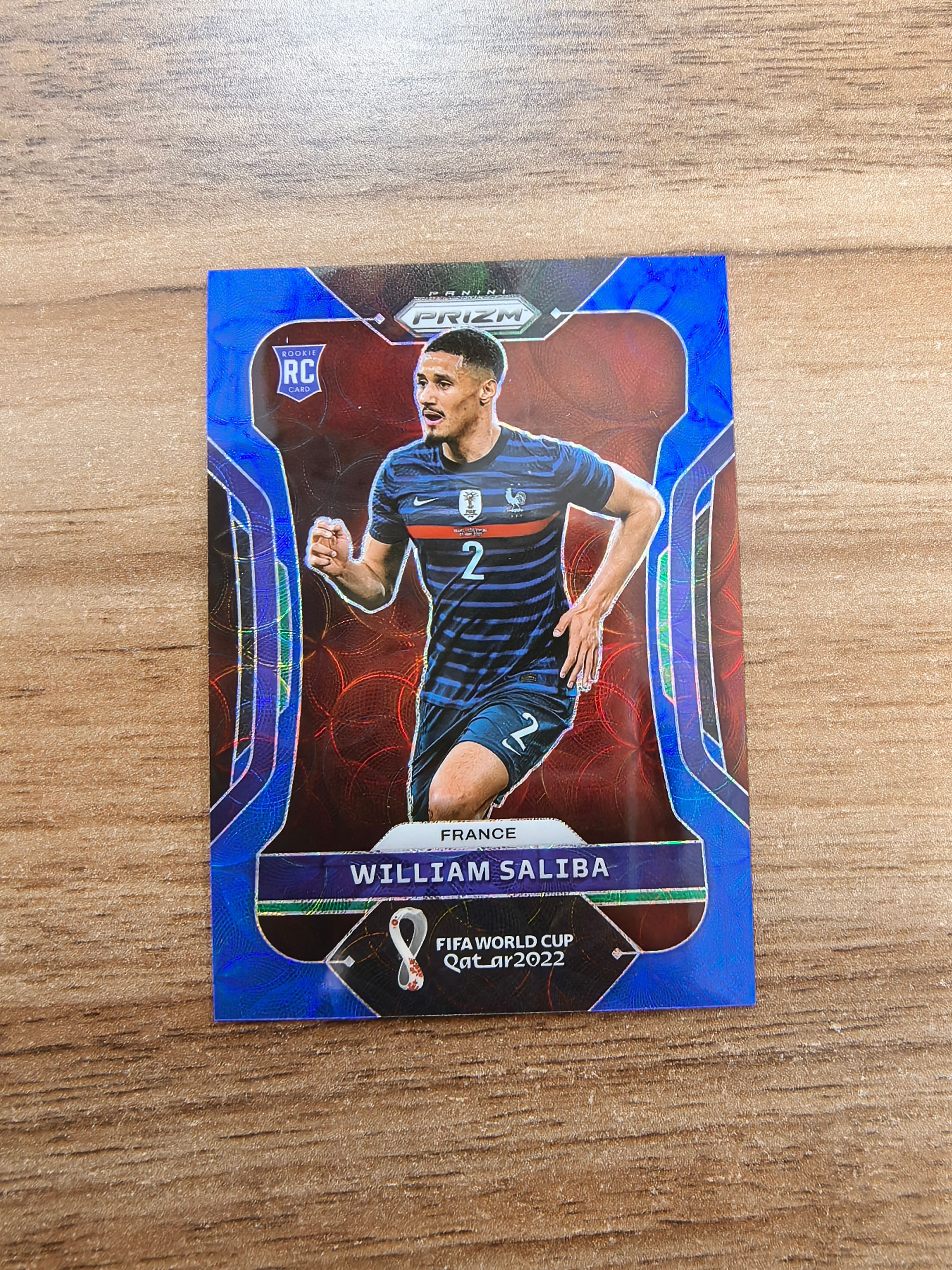 2022 Panini Prizm William Saliba RC 卡塔尔世界杯 法国 威廉萨力巴 新秀 065/135编 蓝圈圈折 折射 微瑕 实卡精美 卡品如图 收藏必入 流浪
