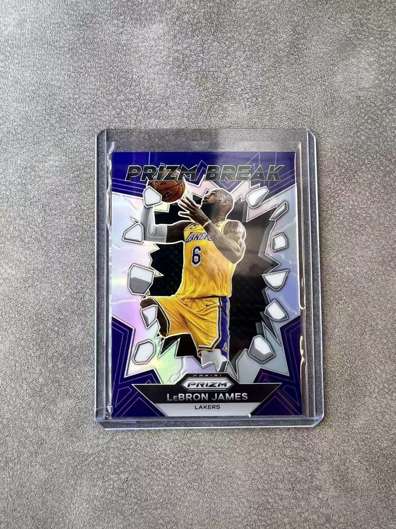 6382【330球星卡实体店代卖】panini 23-24 prizm 勒布朗詹姆斯(LeBron James)特卡 银折 仅顺丰寄付(ZHS)