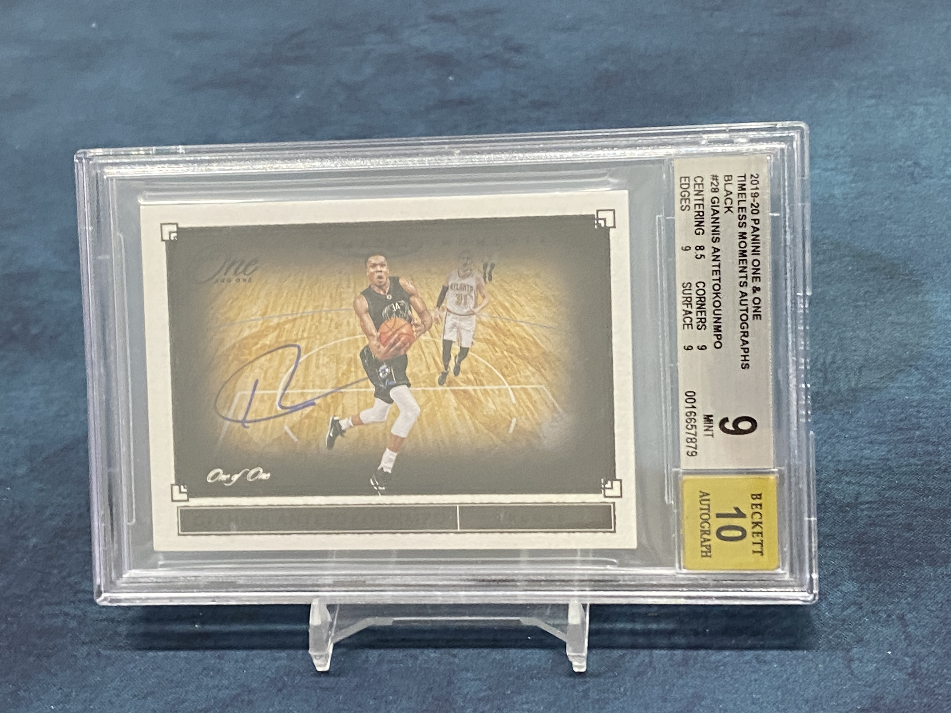 2019-20 Panini One and One Giannis Antetokounmpo 元年 阿德托昆博 字母哥 1/1编 1of1 黑折 签字 卡签 moments 时刻 BGS9/10分
