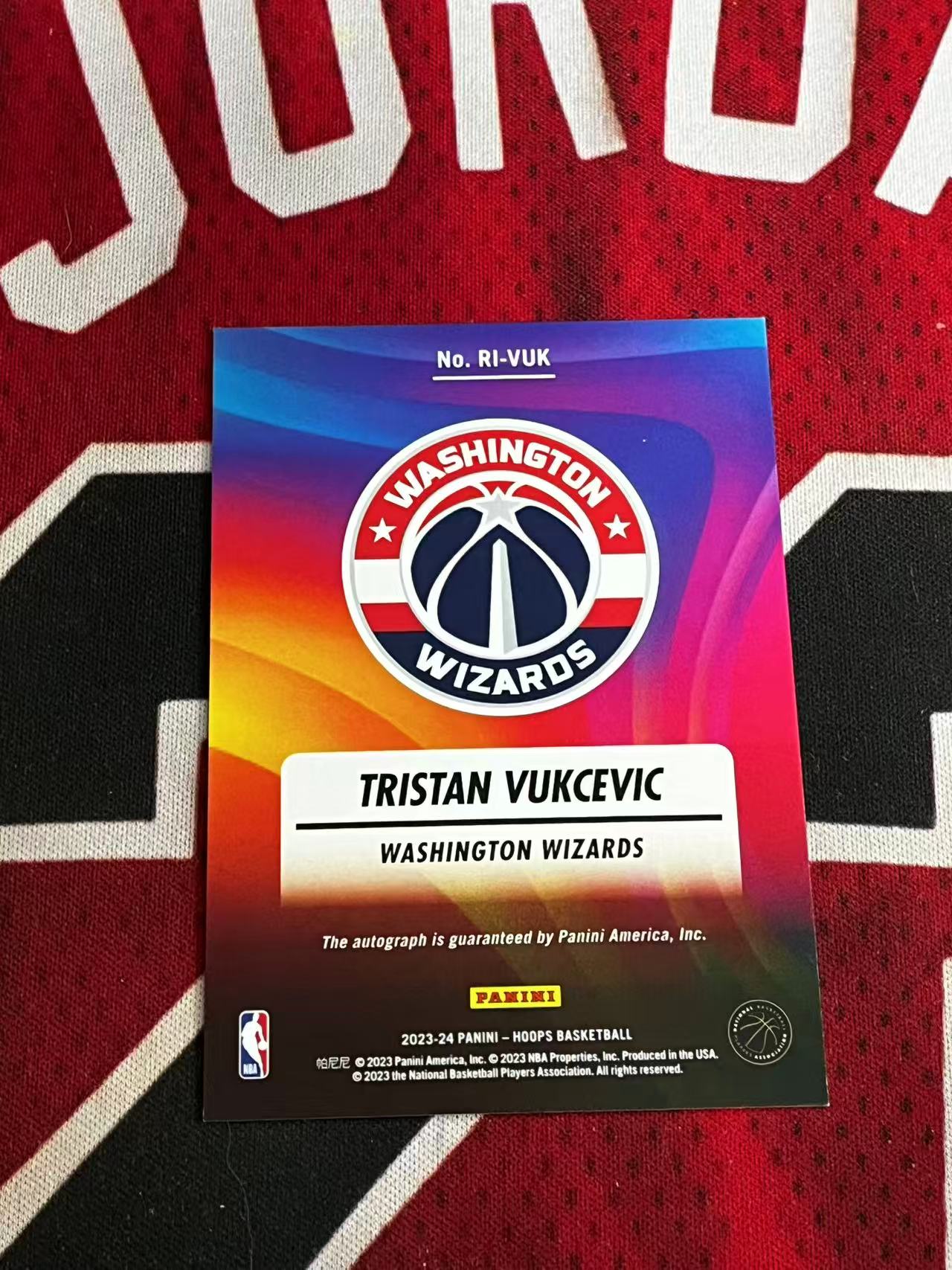 【接寄拍】2023-24 PANINI HOOPS 奇才 新秀RC 特里斯坦武克切维奇 签字卡 INK签 银折 折射 专收凑套必备【烂臭嘴拍卖】