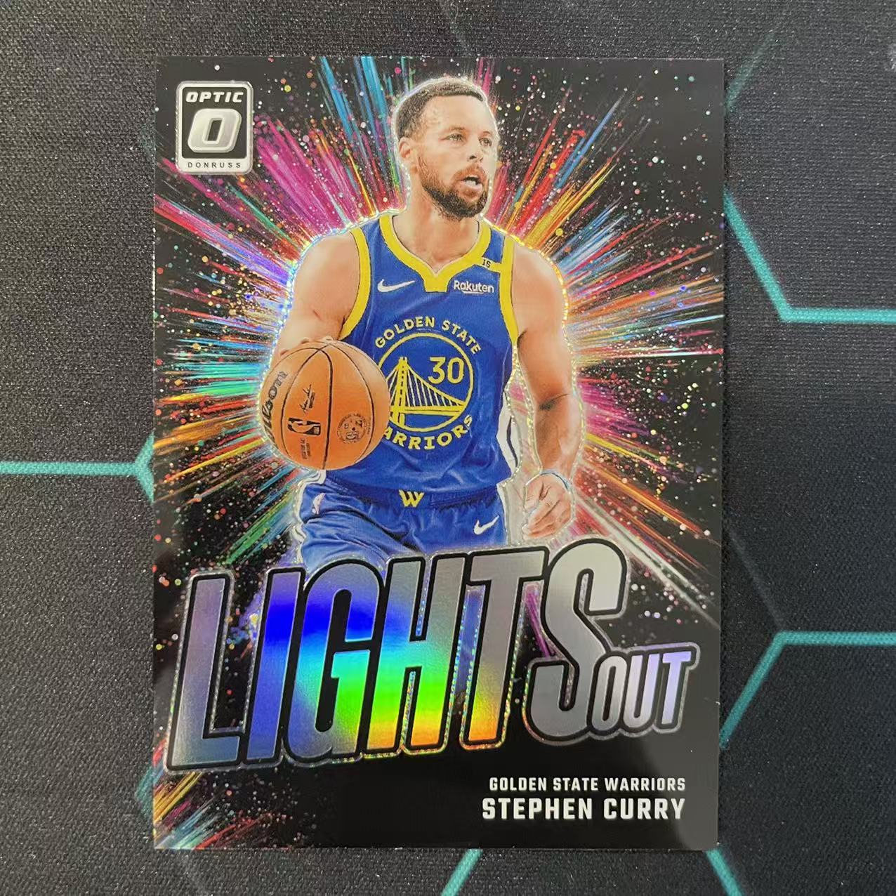 2024-25 Panini Donruss Stephen Curry 【阿福代卖】 斯蒂芬 库里 小学生 萌神 勇士 杜蕾斯OP Lights Out 熄灯特卡 银折 收藏必备 (行行行)