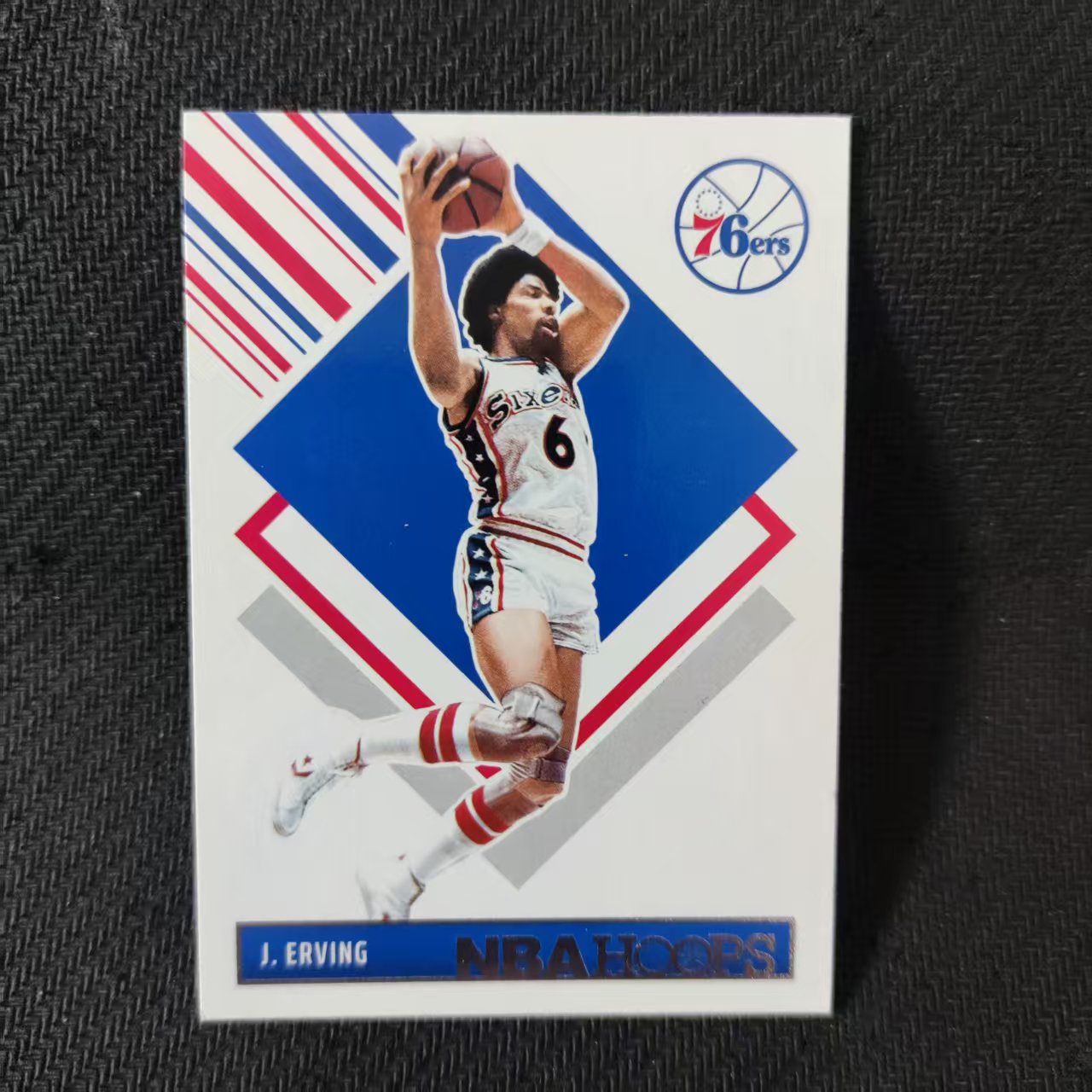 2024-25 Panini Hoops Julius Erving 朱利叶斯 欧文 tribute 复古特卡 J博士 76人队 收藏必备 可累计 回收球星卡