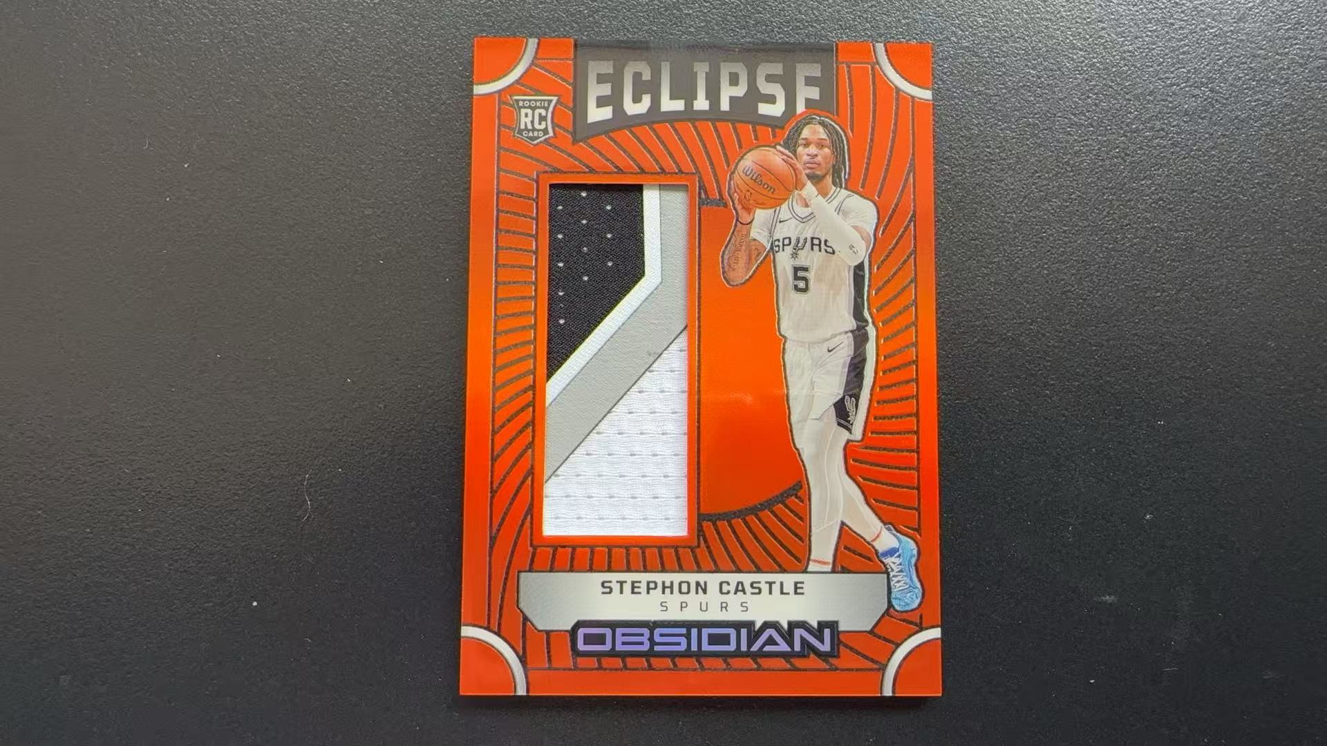 【Pw代卖】2024-25Panini 篮球黑曜石 Stephon Castle 卡斯尔 马刺 新秀 RC 最佳新秀 大窗物料 超暴力三色切割 橙折 99编 实卡精美 收藏必备 萝卜哥