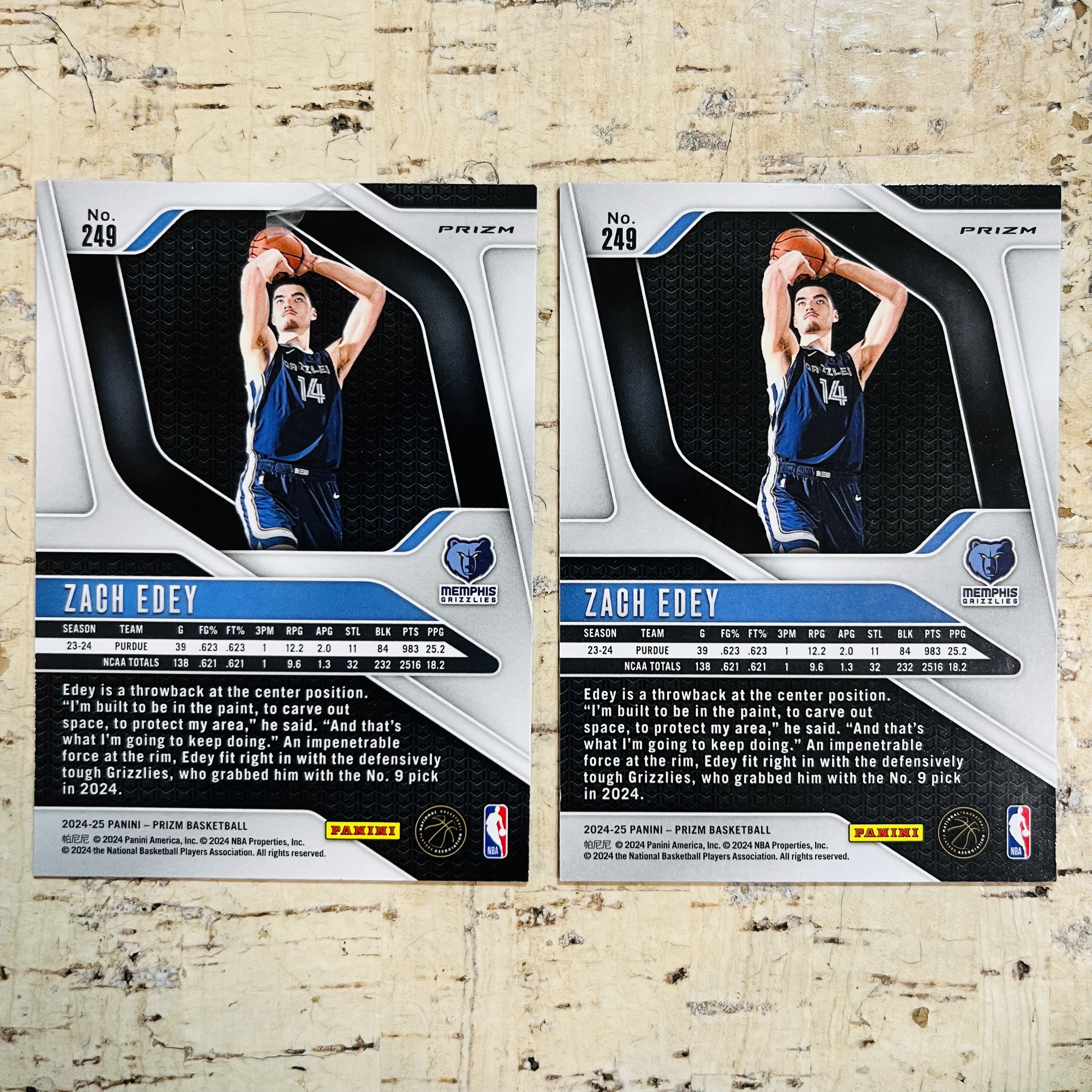 2024-25 Panini Prizm Zach Edey RC 新秀 灰熊 扎克 伊迪 周志豪 正银折 银折射 2张打包 第2组 稀有折射 凑彩虹必备 一张左下生产线图三 一张背面中间顶部微瑕图四