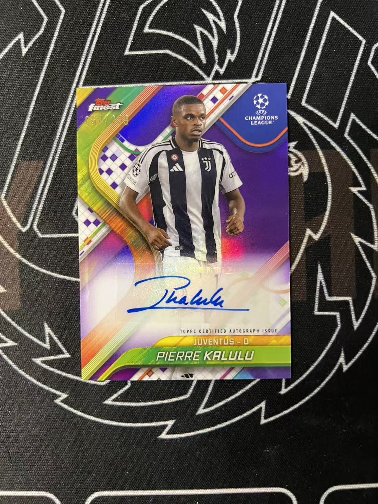 2024-25 Topps Finest Pierre Kalulu 【UTF球星卡】fr4 卡卢卢 尤文 英格兰 前米兰后卫 紫折签 签字 299编 通行卡品