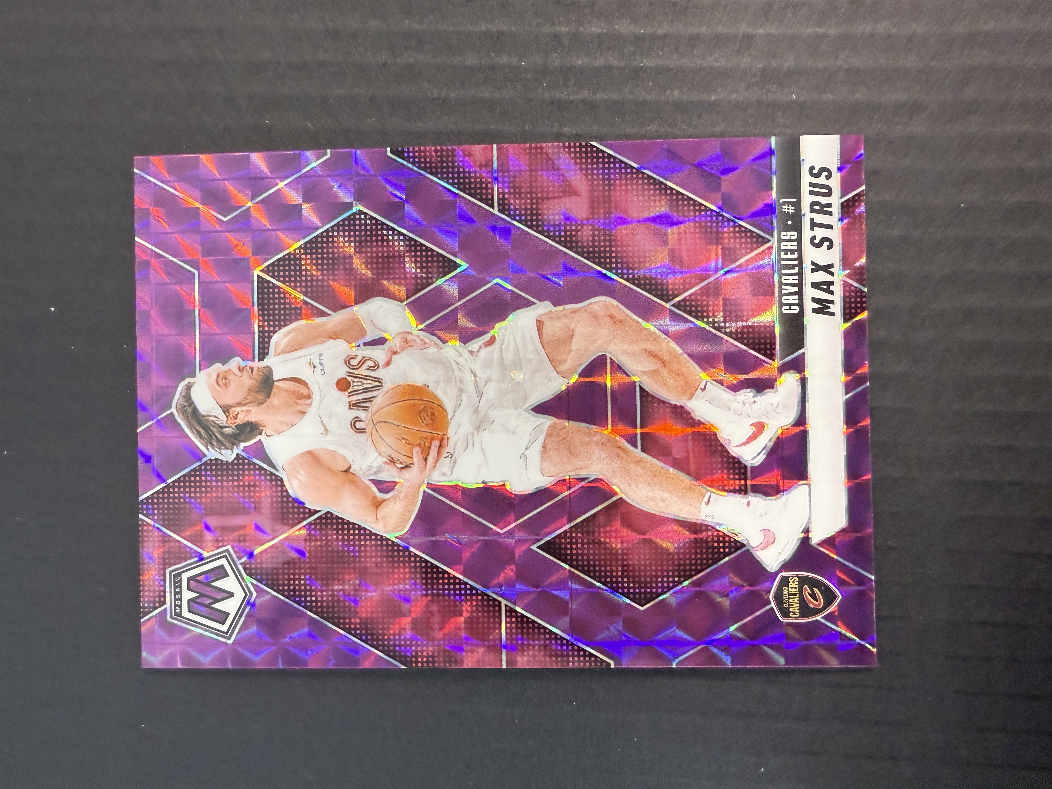 【GOAT山羊拍卖】航 2024-25赛季 马赛克mosaic系列 斯特鲁斯 紫马赛克折 /99 骑士选图 品相如图