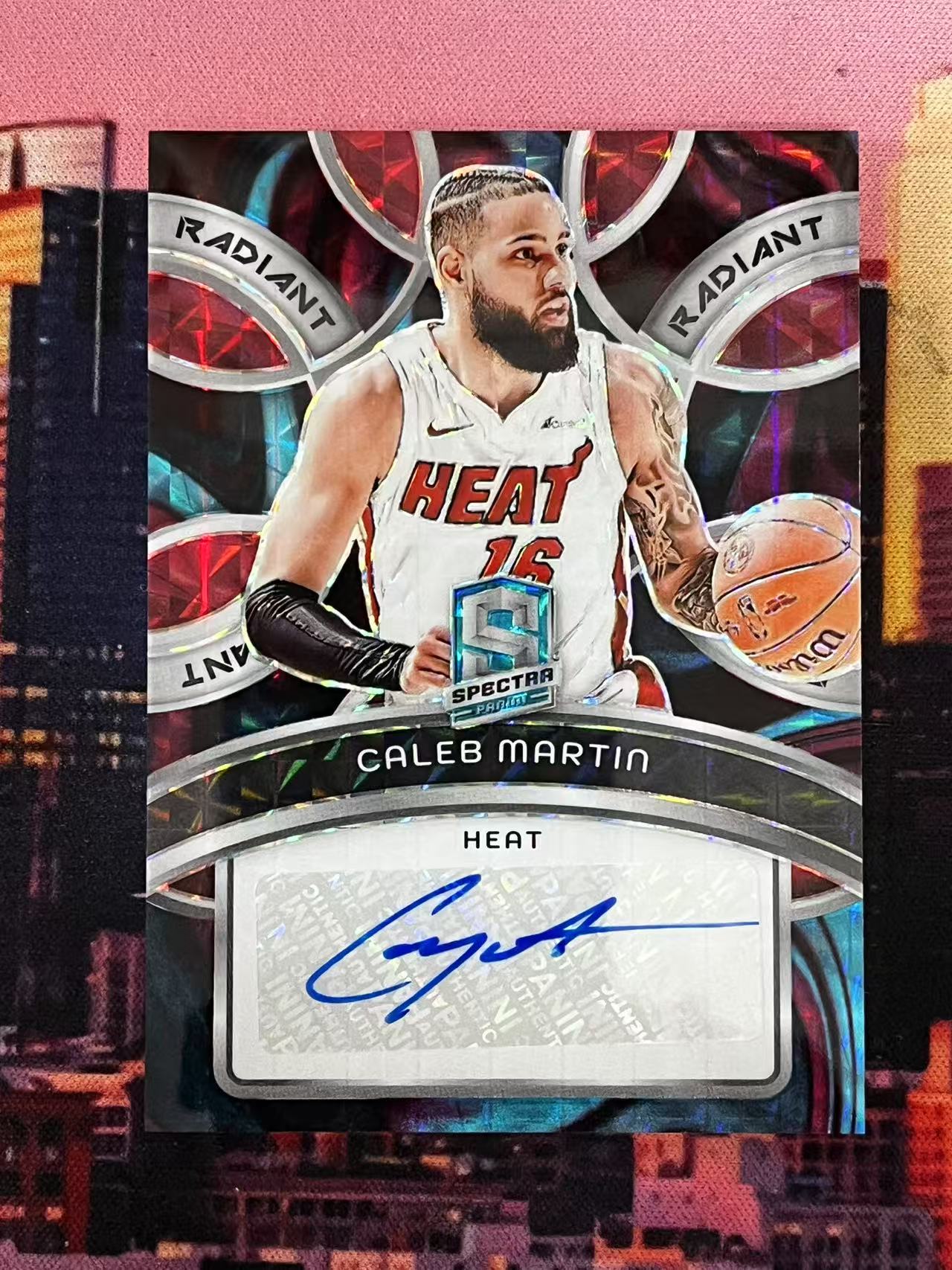 【接寄拍费率低至5%含卡淘手续费】2023-24 PANINI SPECTRA 光谱系列 热火 凯莱布马丁 75编 签字卡 radiant签 马赛克折 折射 专收凑套必备【烂臭嘴拍卖】